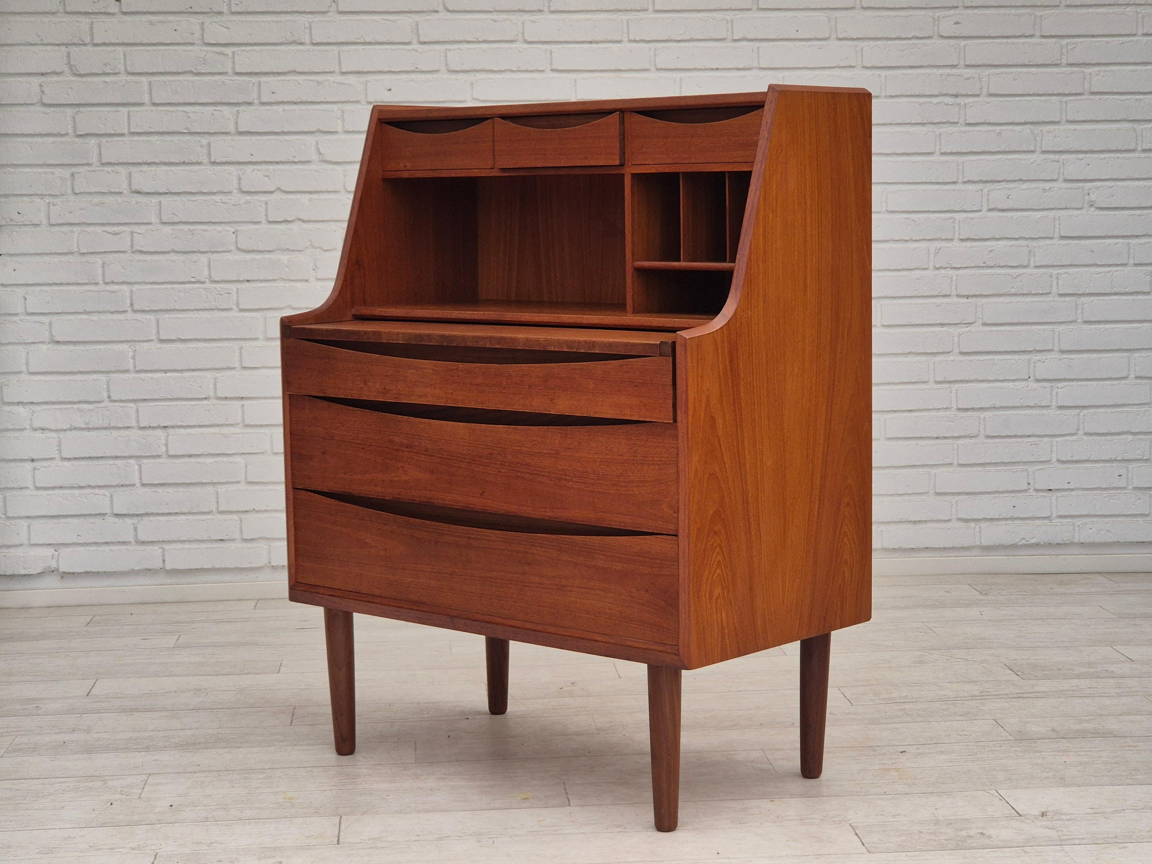 1960s, Danish chest of drawers, original condition, foldable mirror, solid teak. For Sale 2