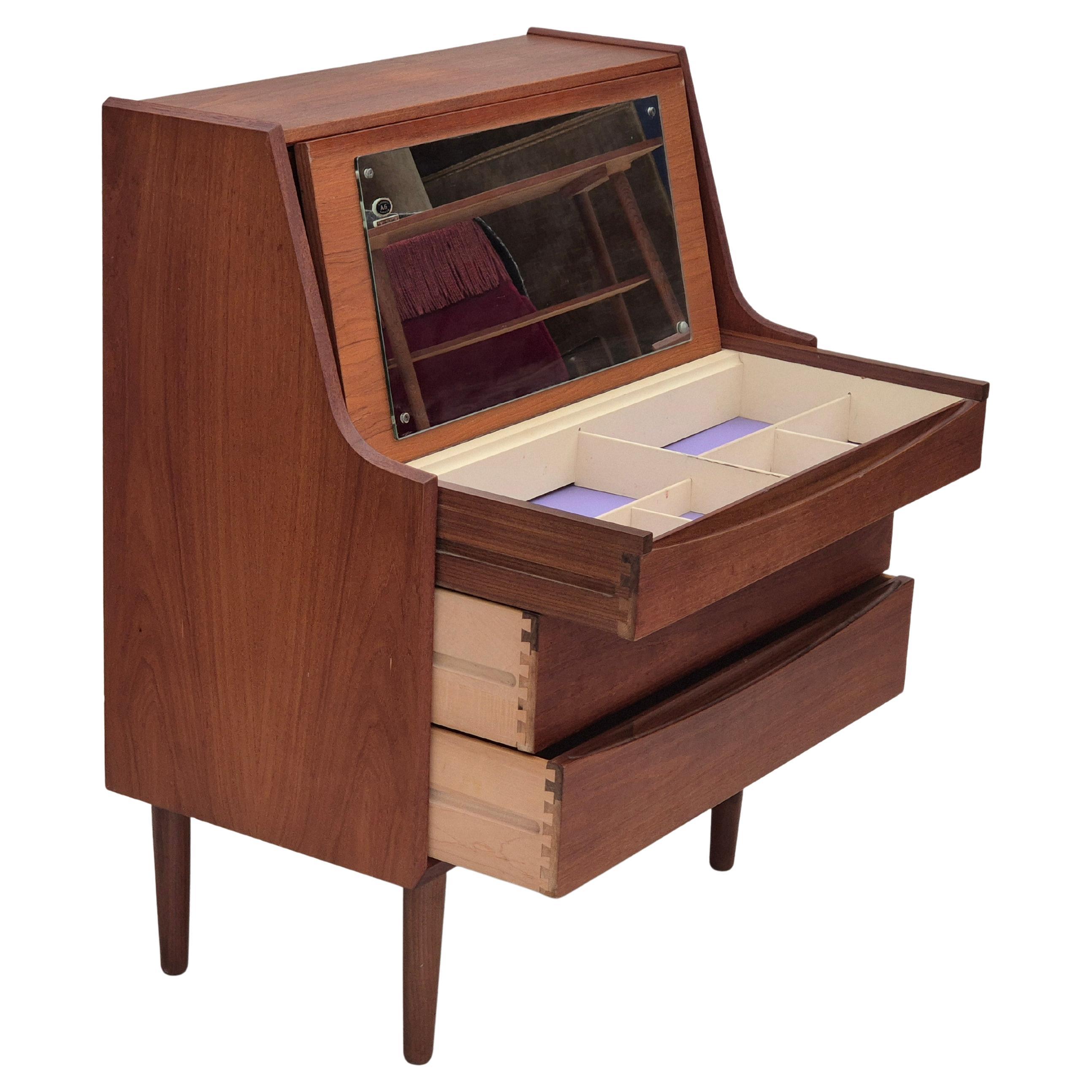 1960s, Danish teak wood chest of drawers. Original very good condition: no smells and no stains. Foldable mirror in one drawer. Solid teak wood and plywood. Three small drawers in solid teak wood. Manufactured in about 1960s by Danish furniture