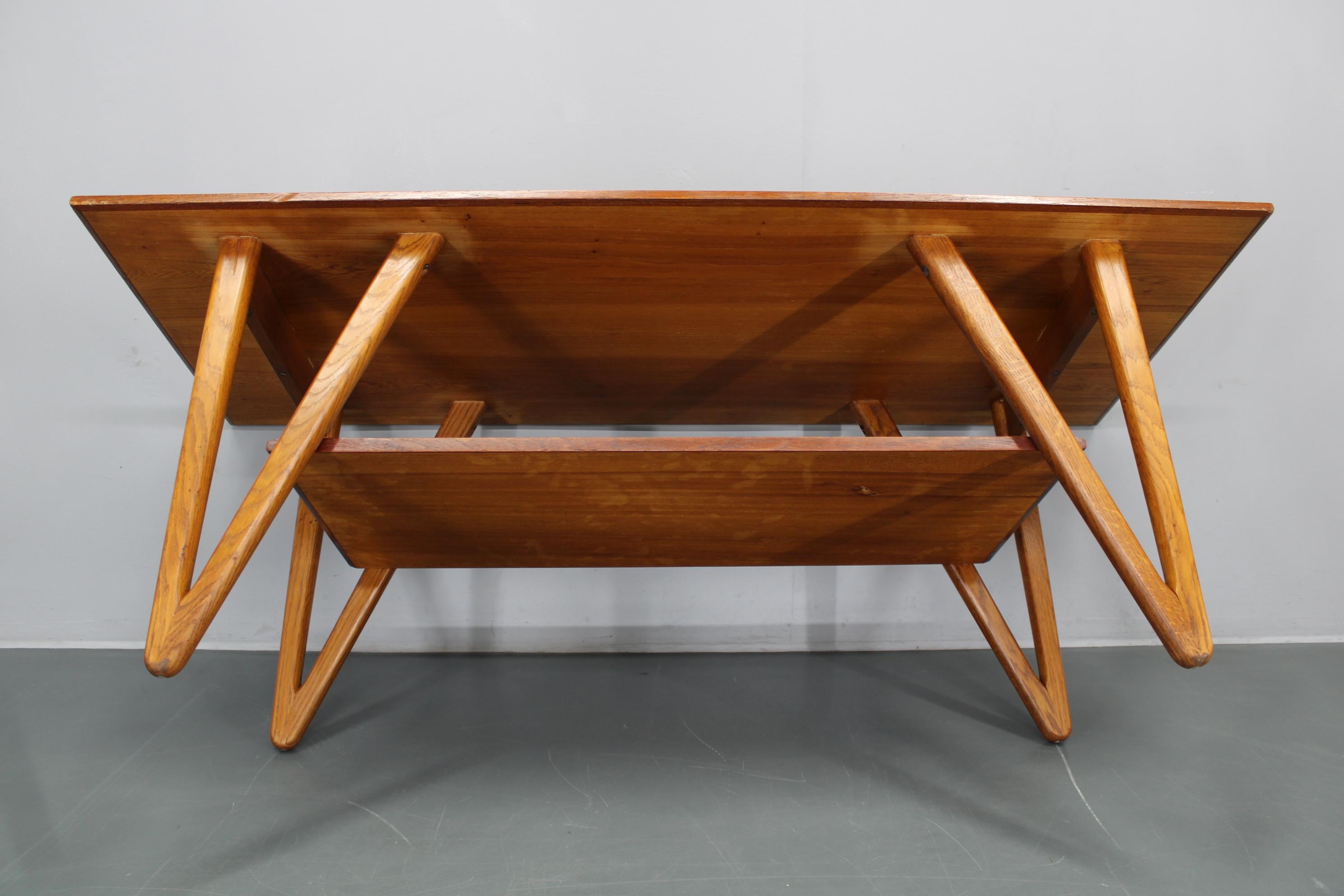 1960s Danish Coffee Table in Teak and Oak, Restored Scandinavian Modern Design en vente 8