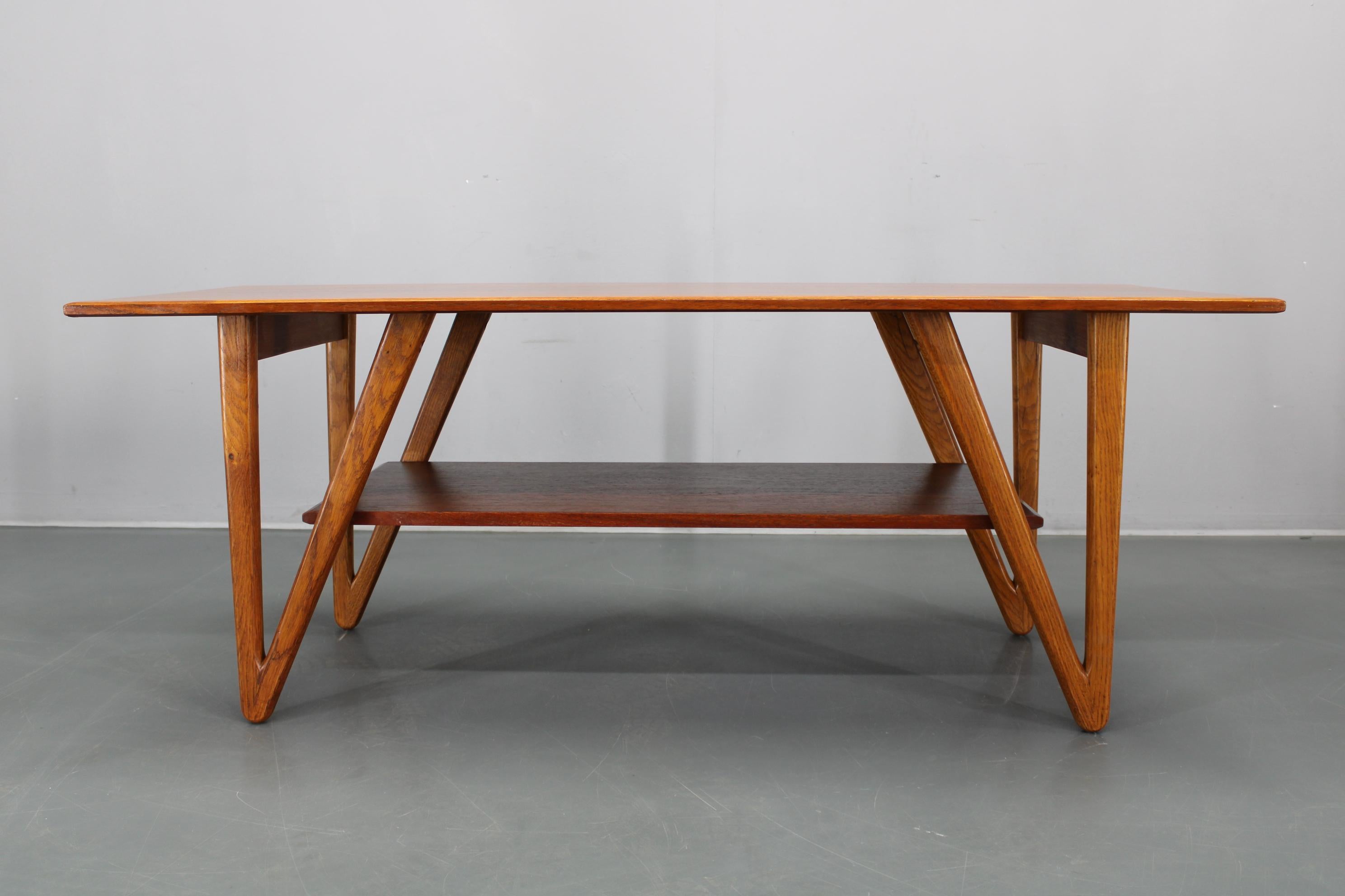 Mid-Century Modern 1960s Danish Coffee Table in Teak and Oak, Restored Scandinavian Modern Design en vente