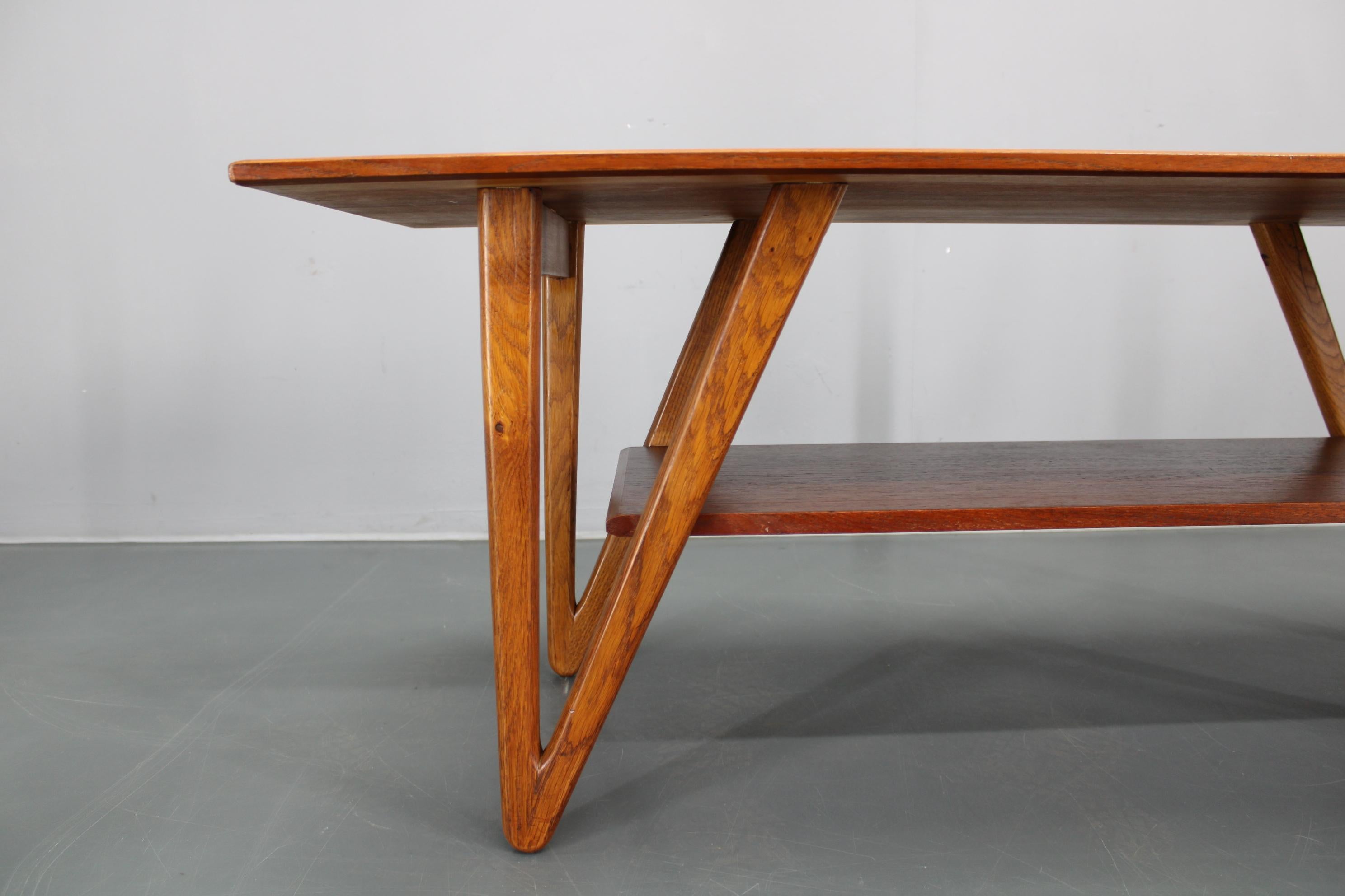 Placage 1960s Danish Coffee Table in Teak and Oak, Restored Scandinavian Modern Design en vente