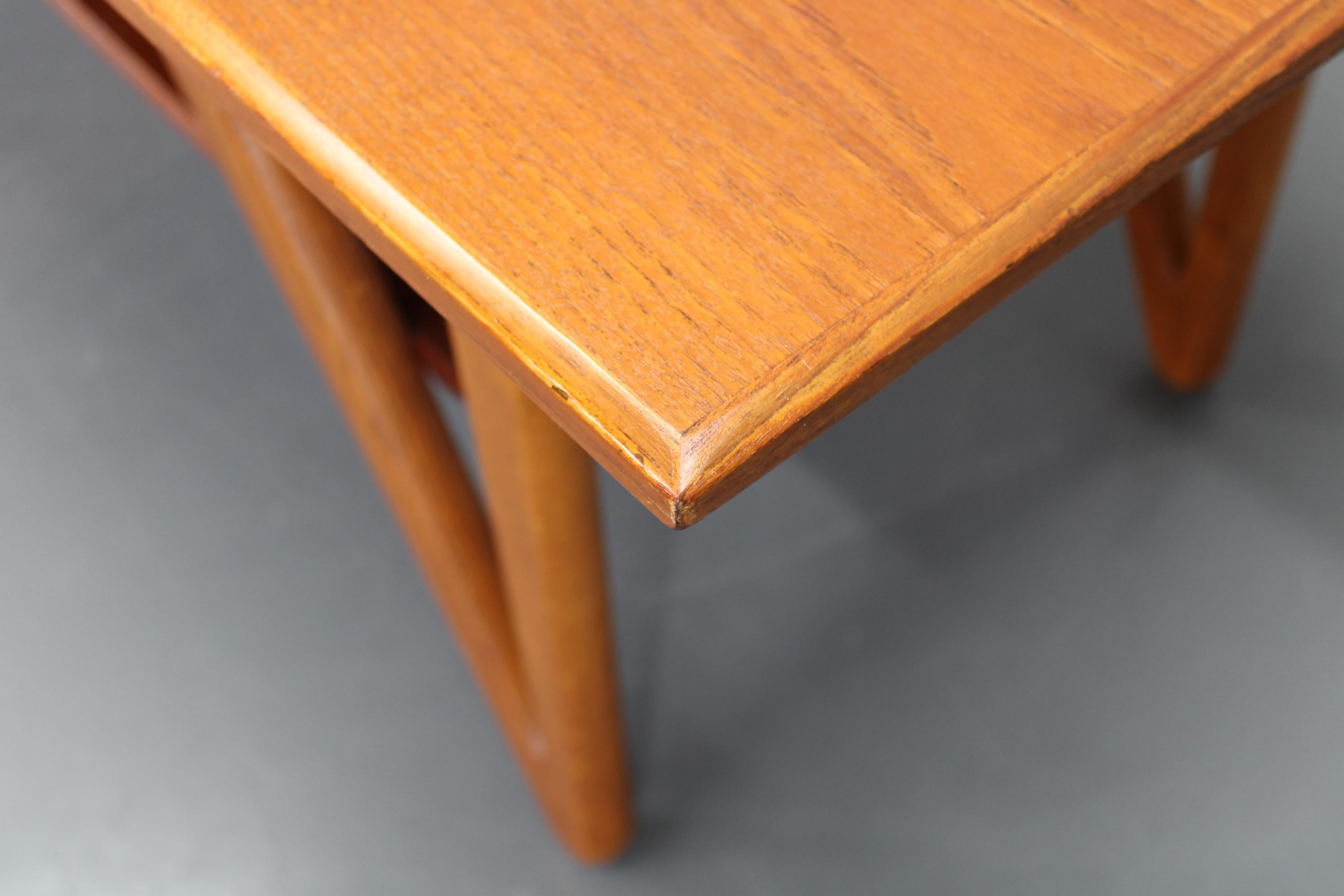 Milieu du XXe siècle 1960s Danish Coffee Table in Teak and Oak, Restored Scandinavian Modern Design en vente