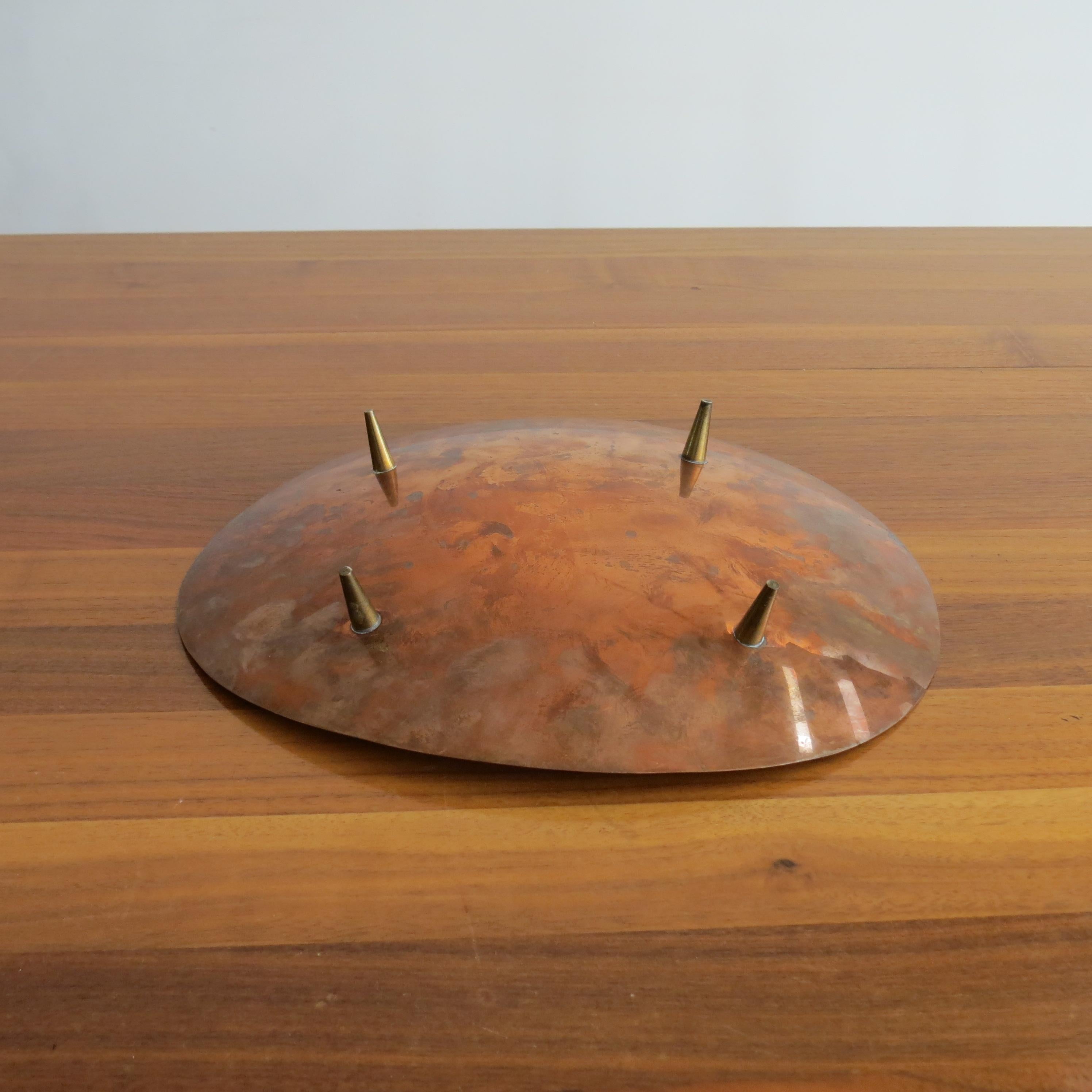 1960s copper bowl designed by Einar Dragsted, Denmark. Shaped bowl supported by 4 small conical feet. In good condition, wonderfully patinated through time. Stamped to the underside E Dragsted, Denmark, 1005 24

Measures: 28cm, 23cm, 4.5cm