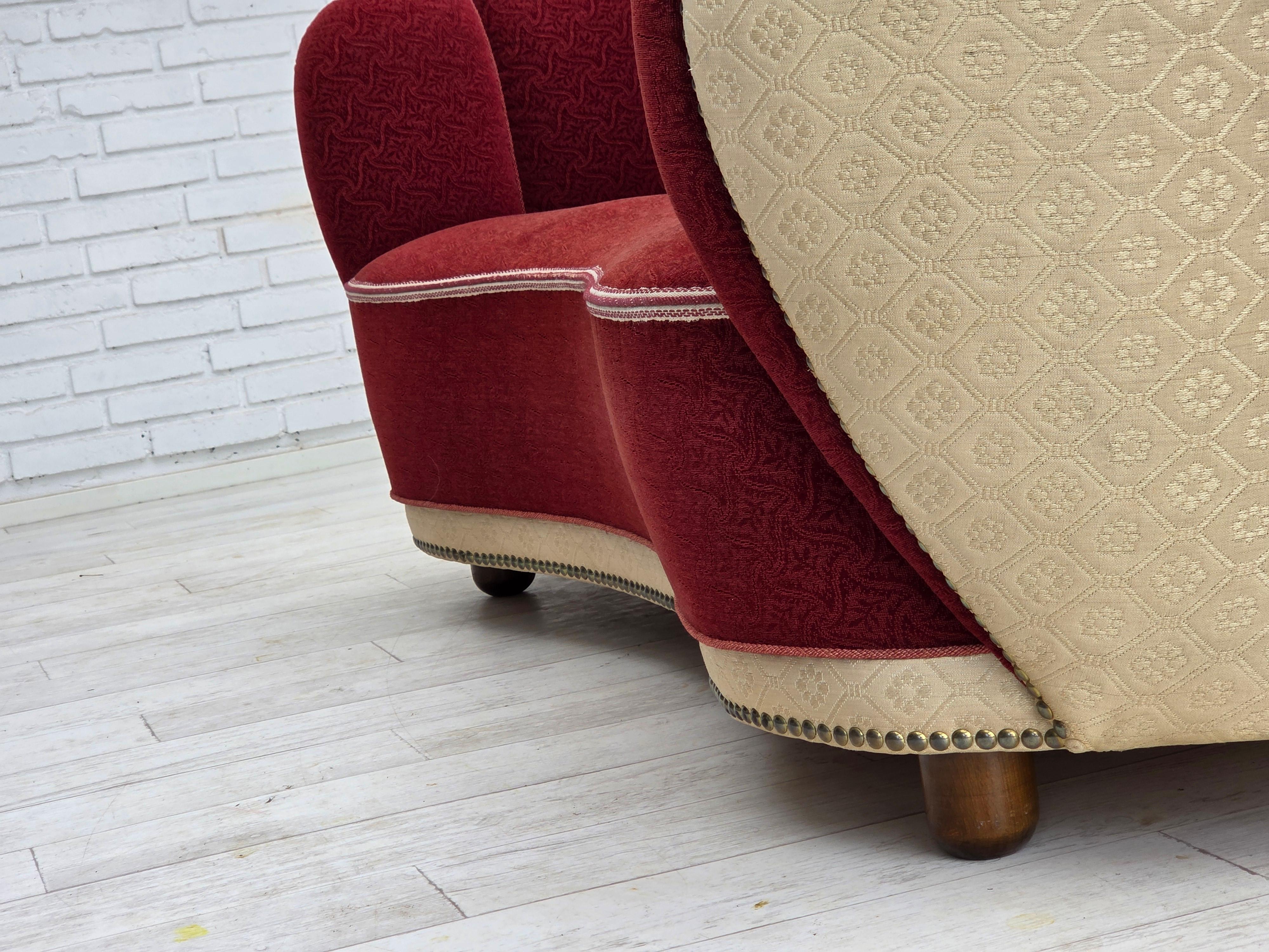 1960s, Danish curved 2-seater sofa, red/beige furniture wool fabric. en venta 6
