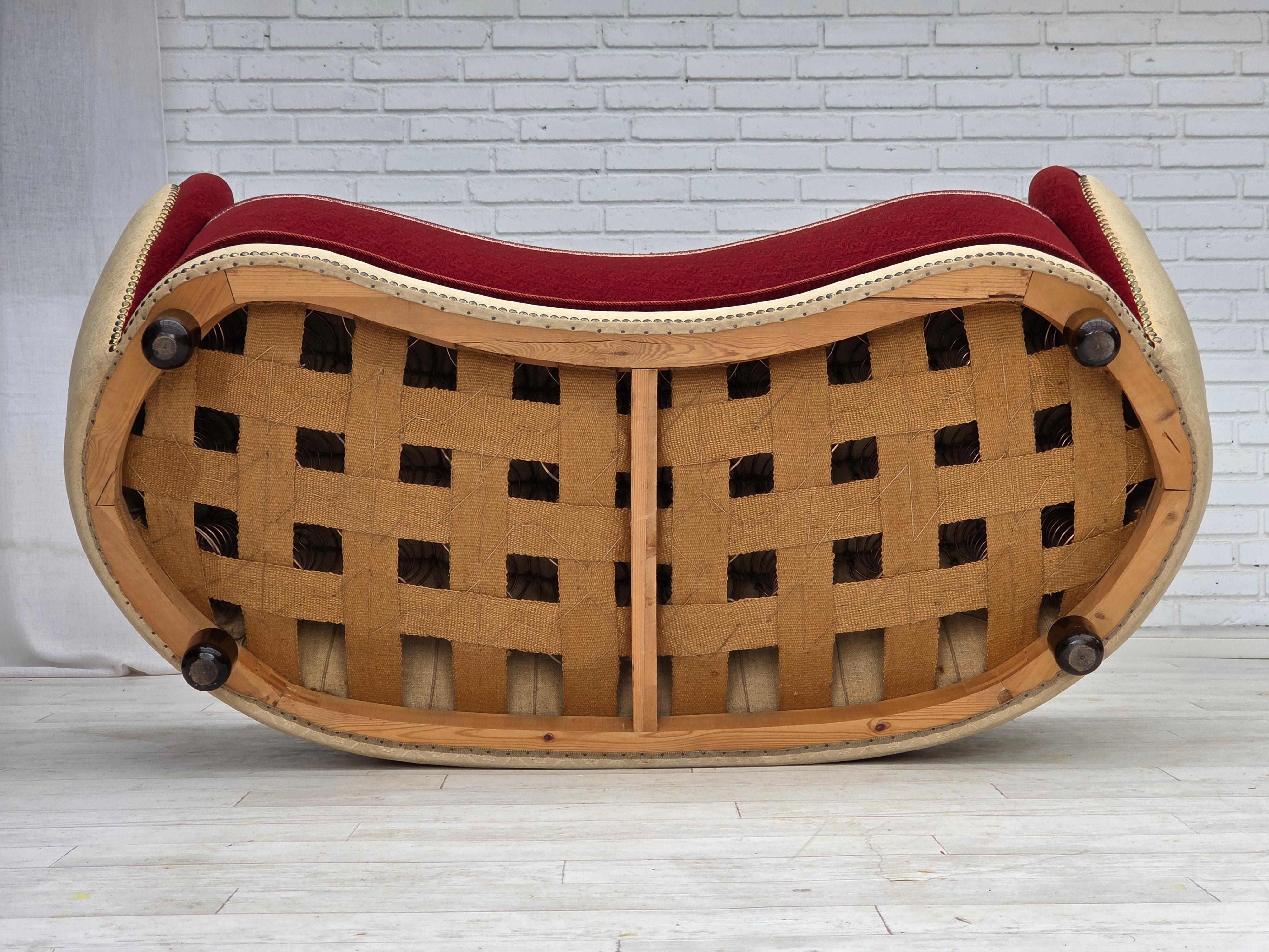1960s, Danish curved 2-seater sofa, red/beige furniture wool fabric. en venta 7
