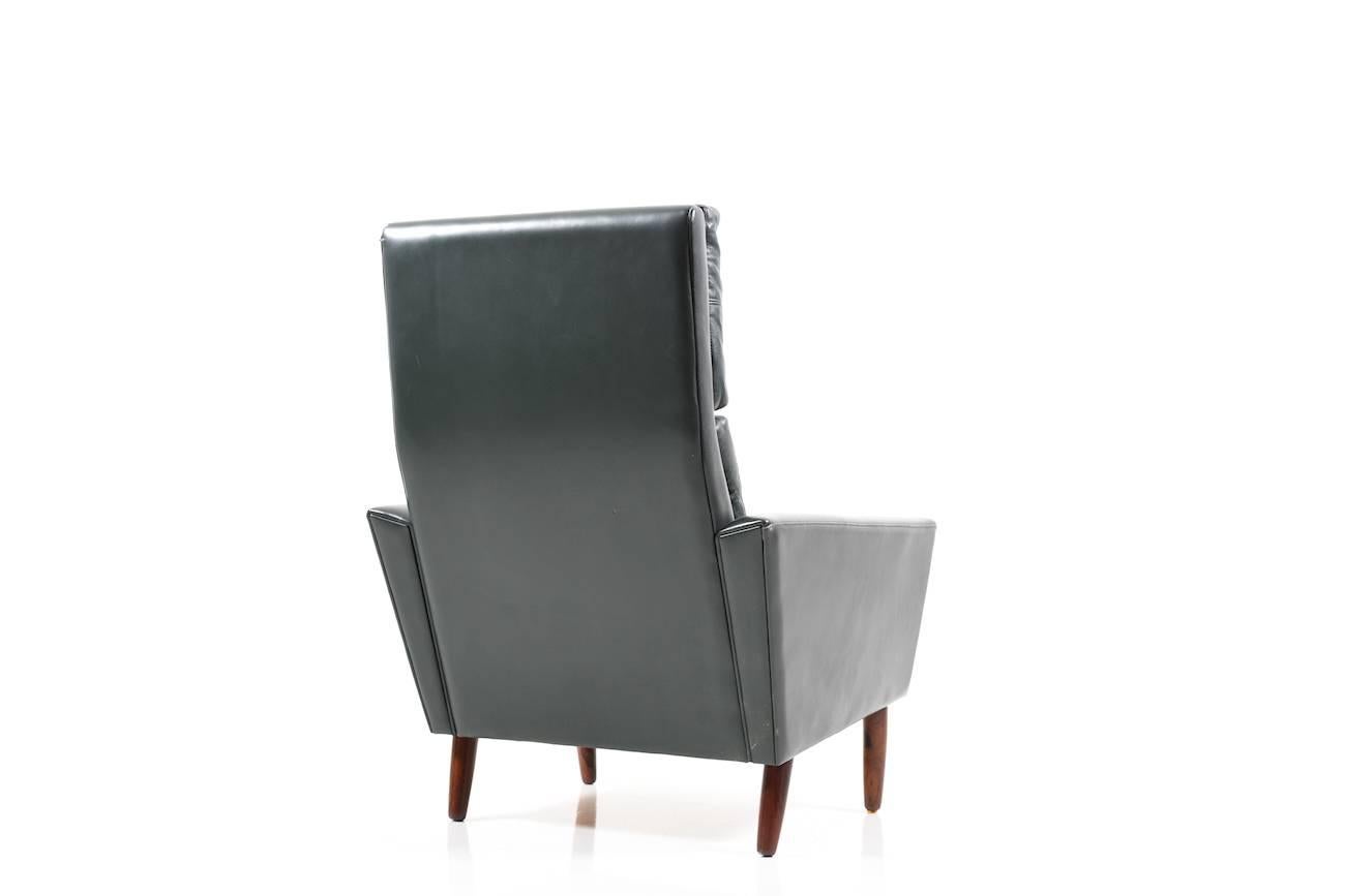 dark green lounge chair