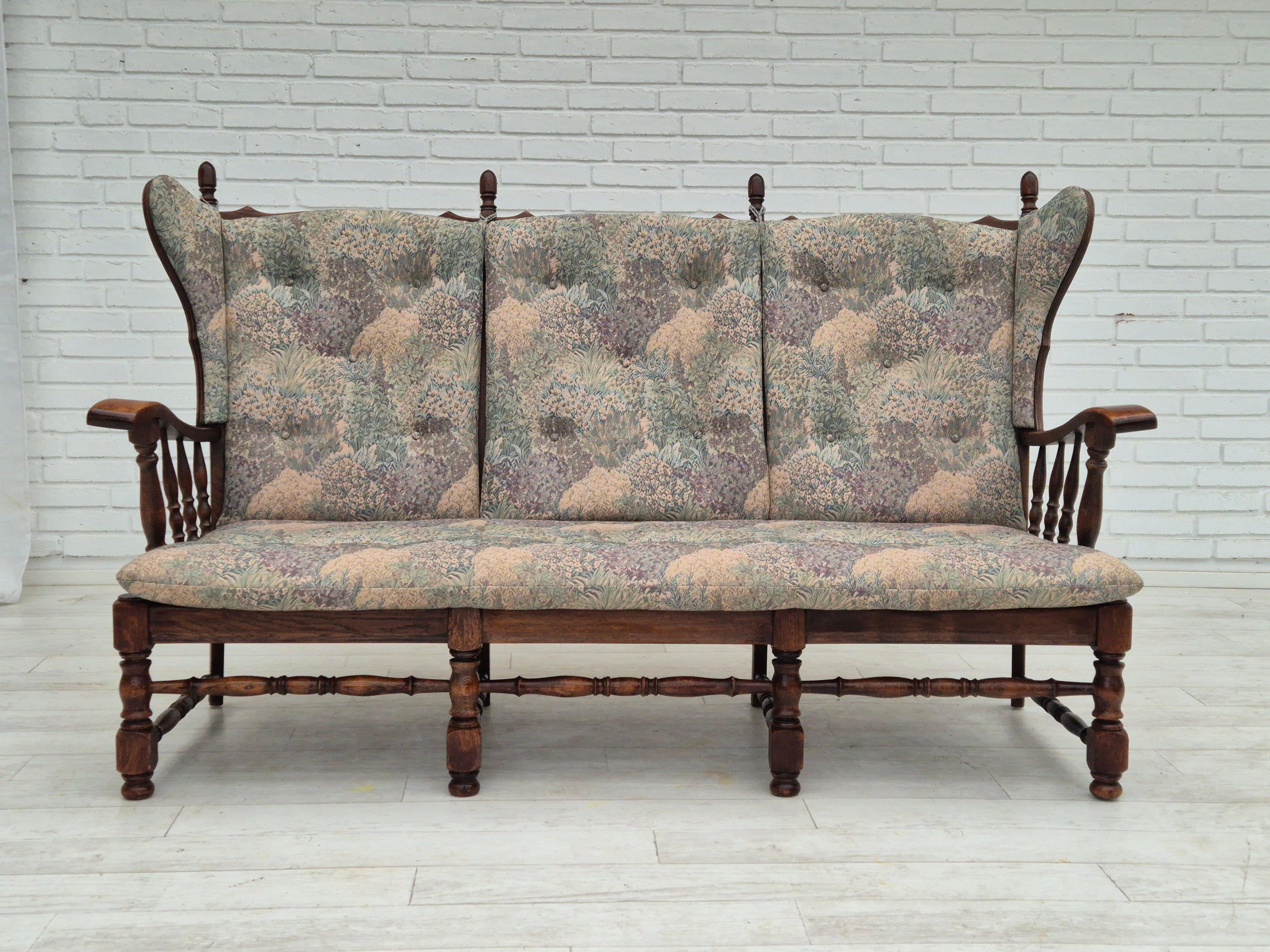 1960s, Danish design, 3 seater sofa by Regan Møbelfabrik, Aarhus. Original very good condition: no smells and no stains. Furniture multicolour fabric, oak wood. Manufactured by Danish furniture manufacturer in about 1960s. 