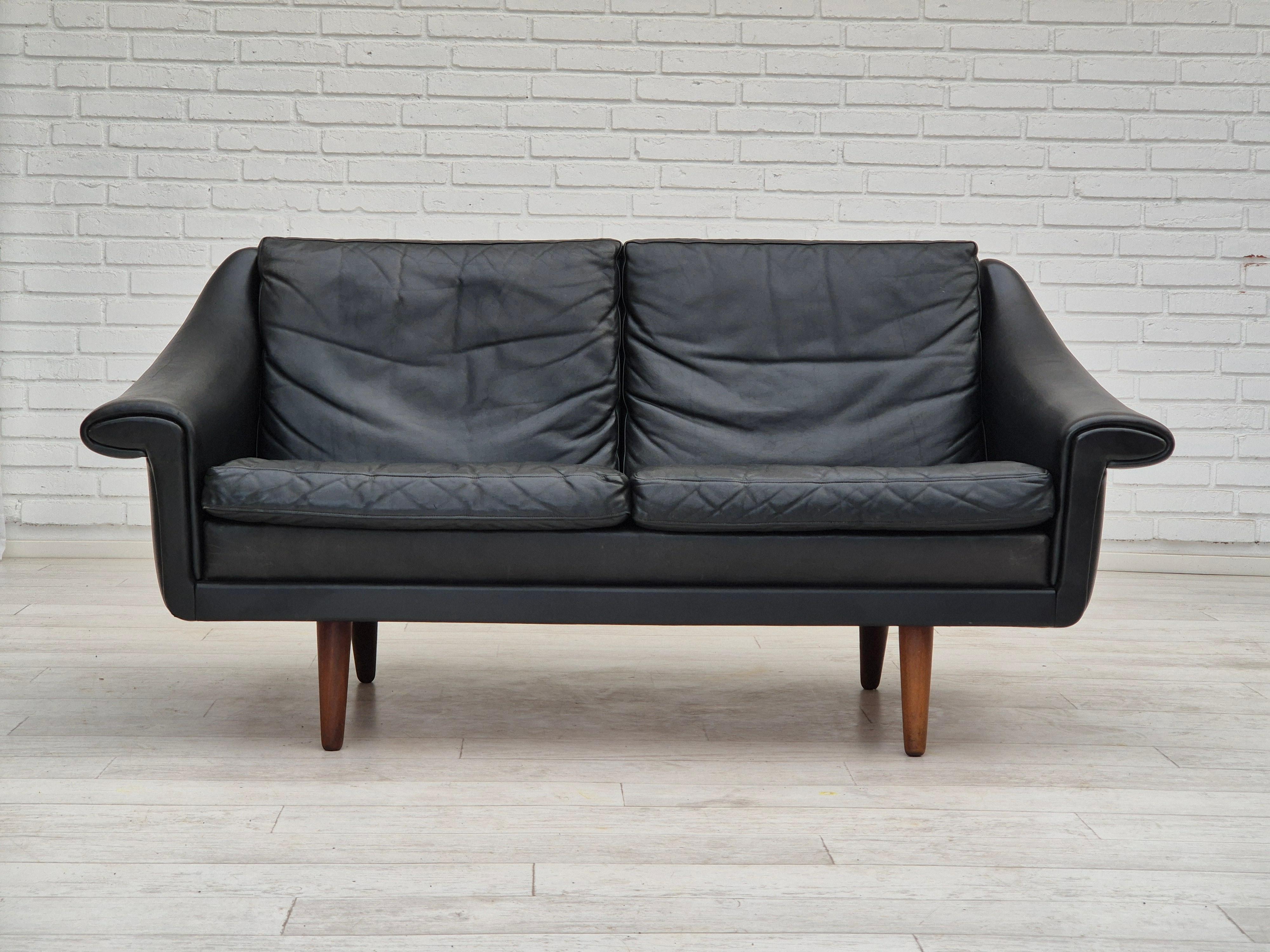 1960s, Danish design by Aage Christiansen for Erhardsen & Andersen, Nykøbing Mors. 2 seater sofa model 