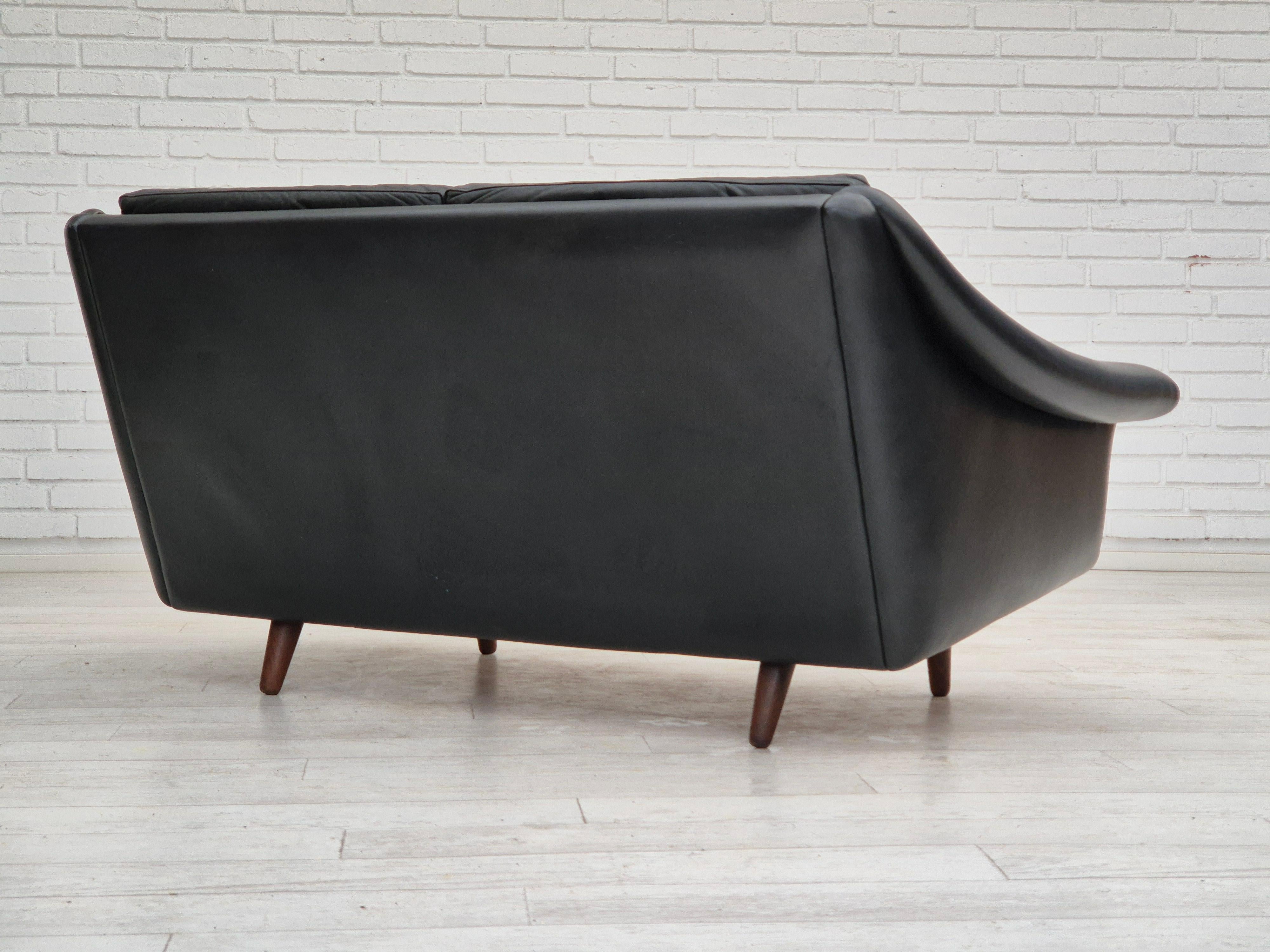 Cuir 1960s, Danish design, Aage Christiansen for Erhardsen & Andersen, 2 seater sofa. en vente