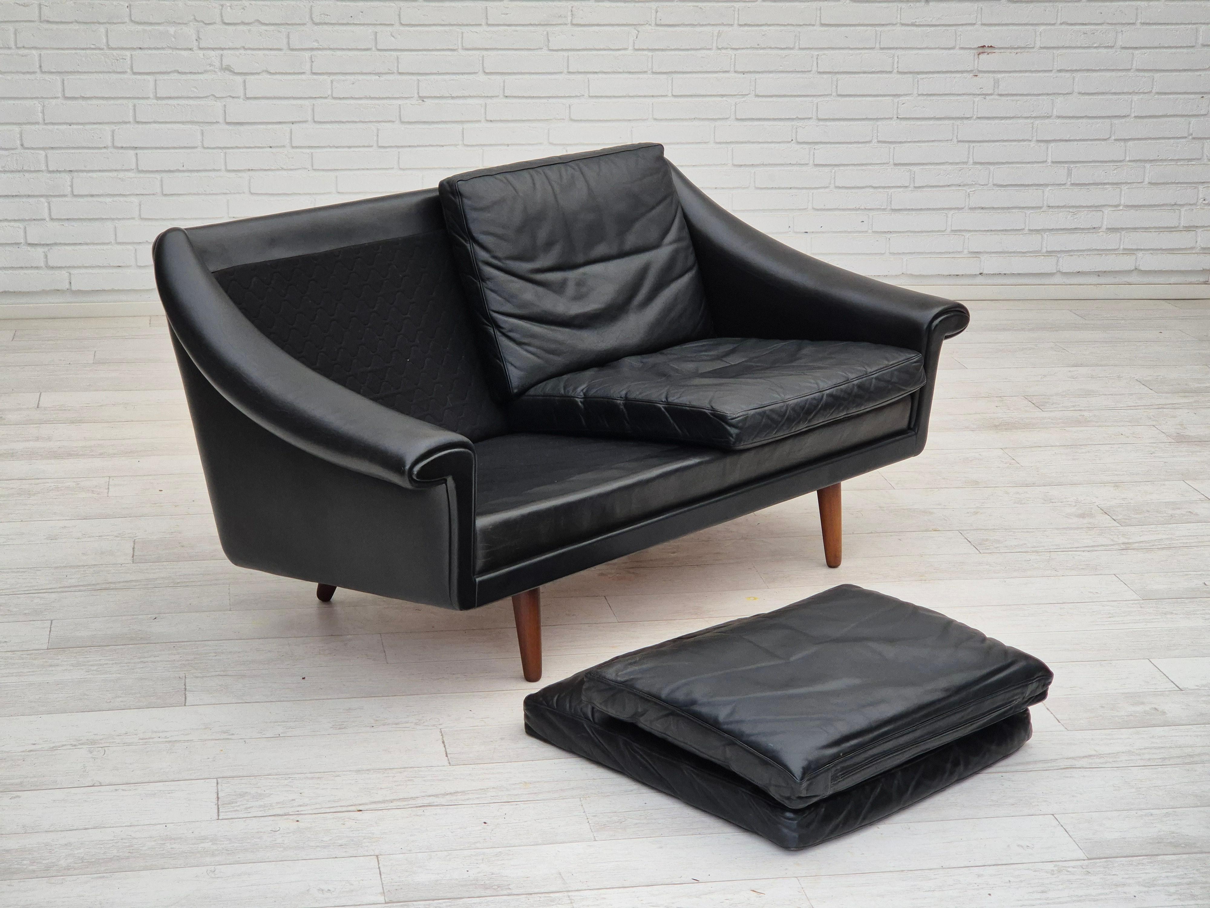 1960s, Danish design, Aage Christiansen for Erhardsen & Andersen, 2 seater sofa. en vente 1