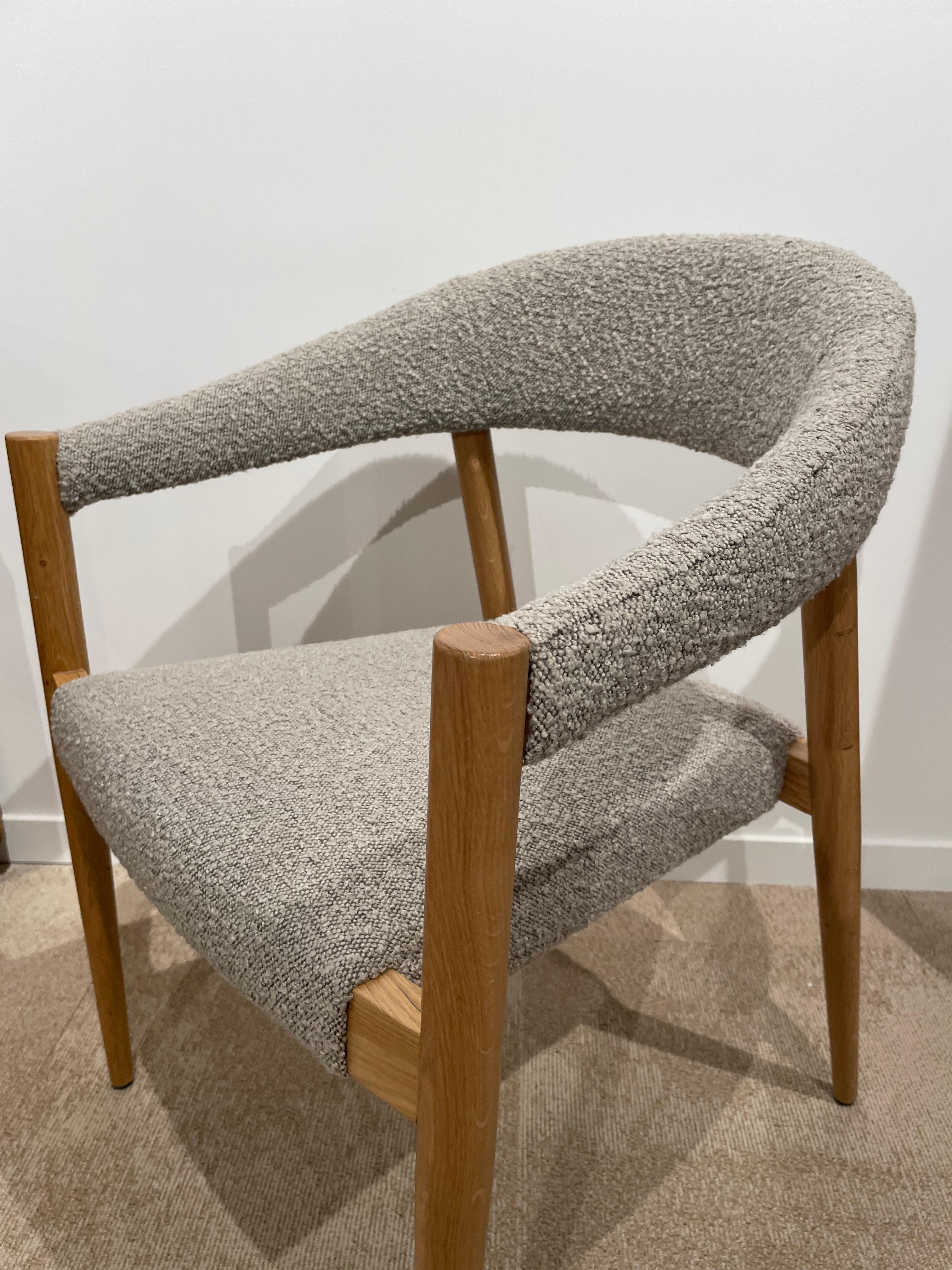 Chaise en bois et tissu bouclé de style danois et scandinave des années 1960 en vente 3