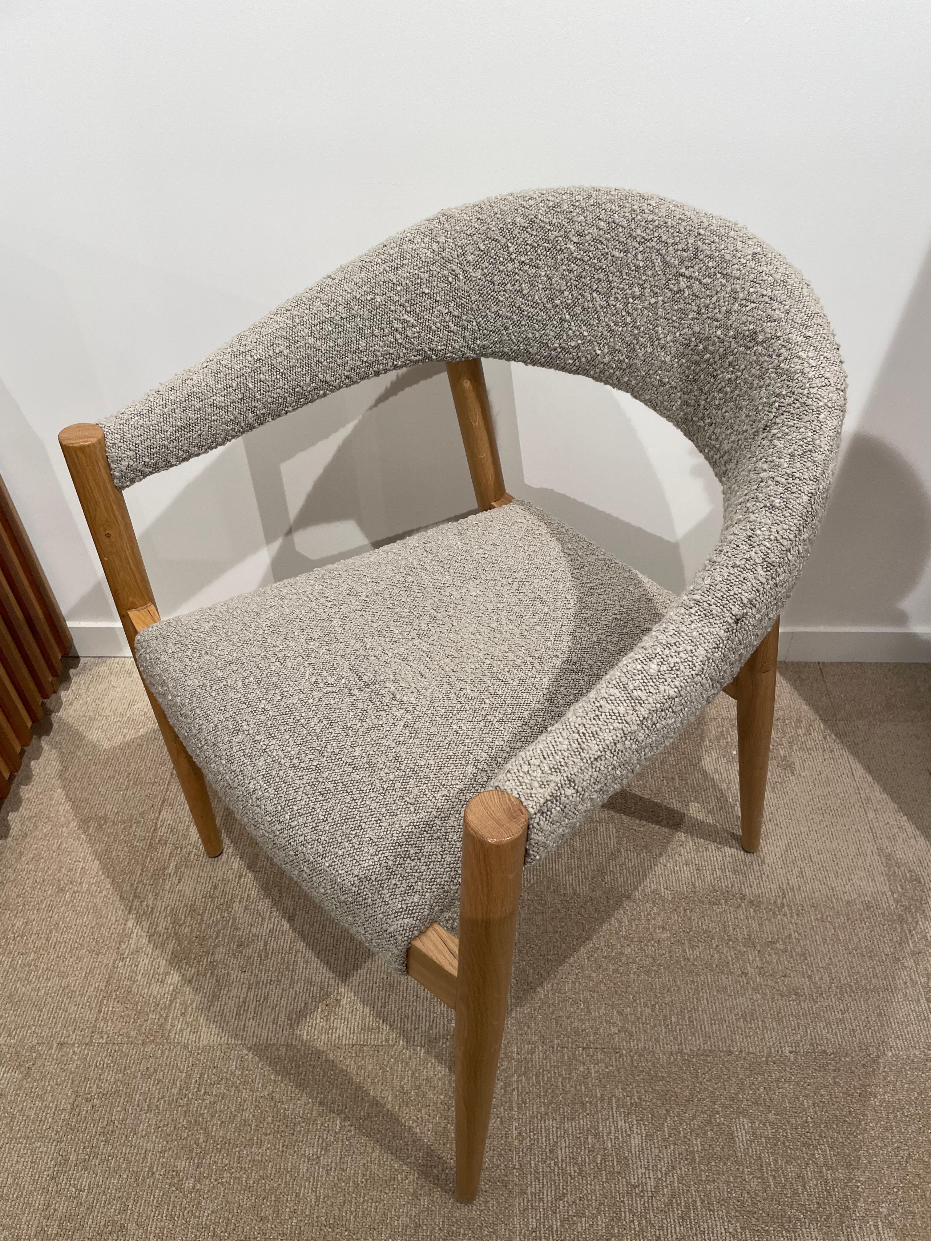 Chaise en bois et tissu bouclé de style danois et scandinave des années 1960 en vente 4