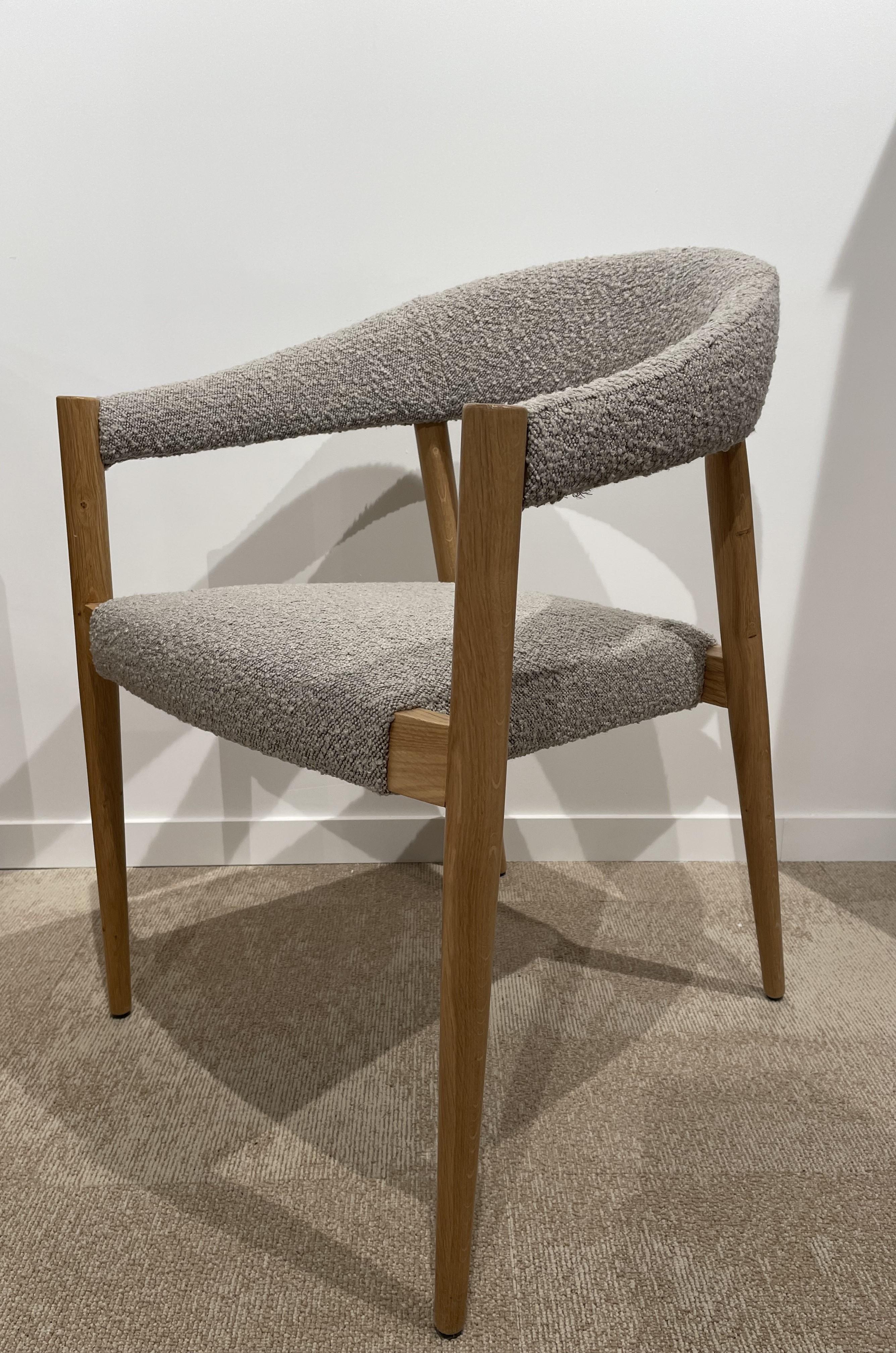 Chaise en bois et tissu bouclé de style danois et scandinave des années 1960 en vente 1