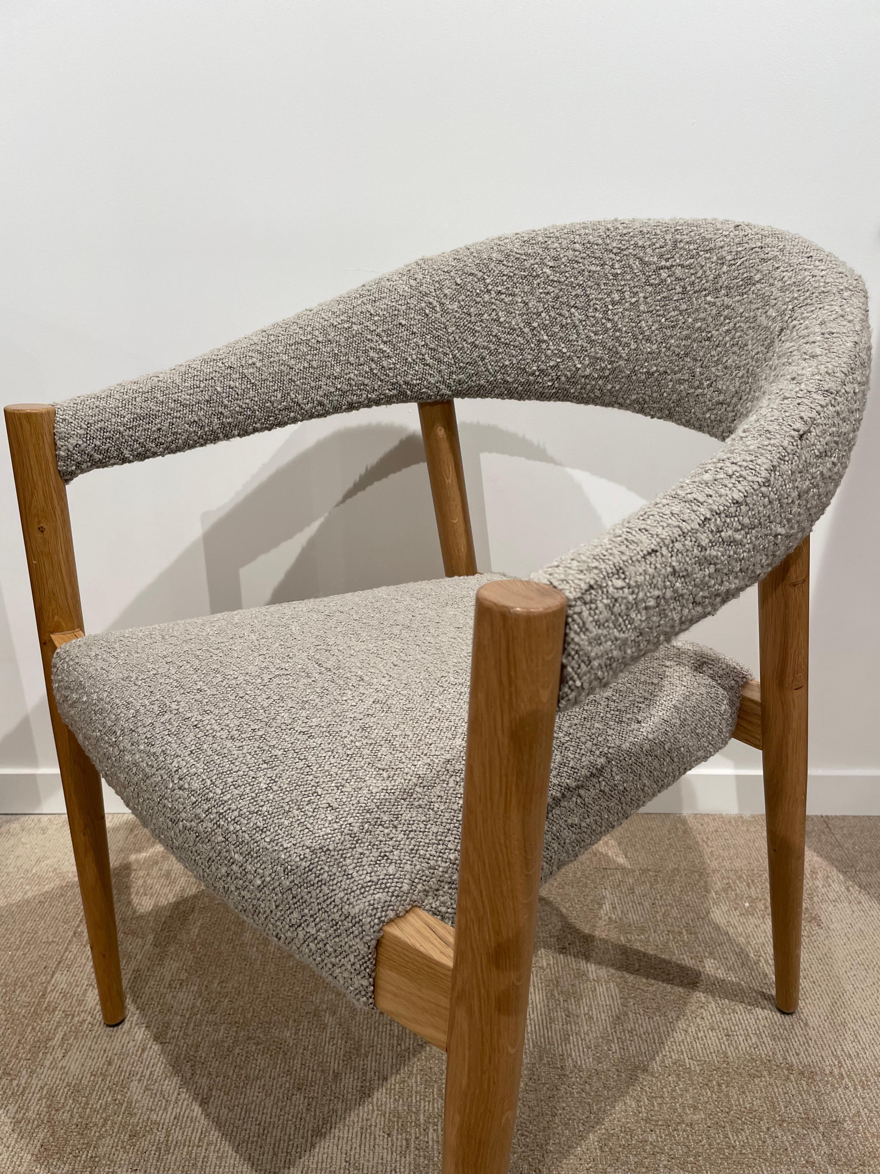 Chaise en bois et tissu bouclé de style danois et scandinave des années 1960 en vente 2