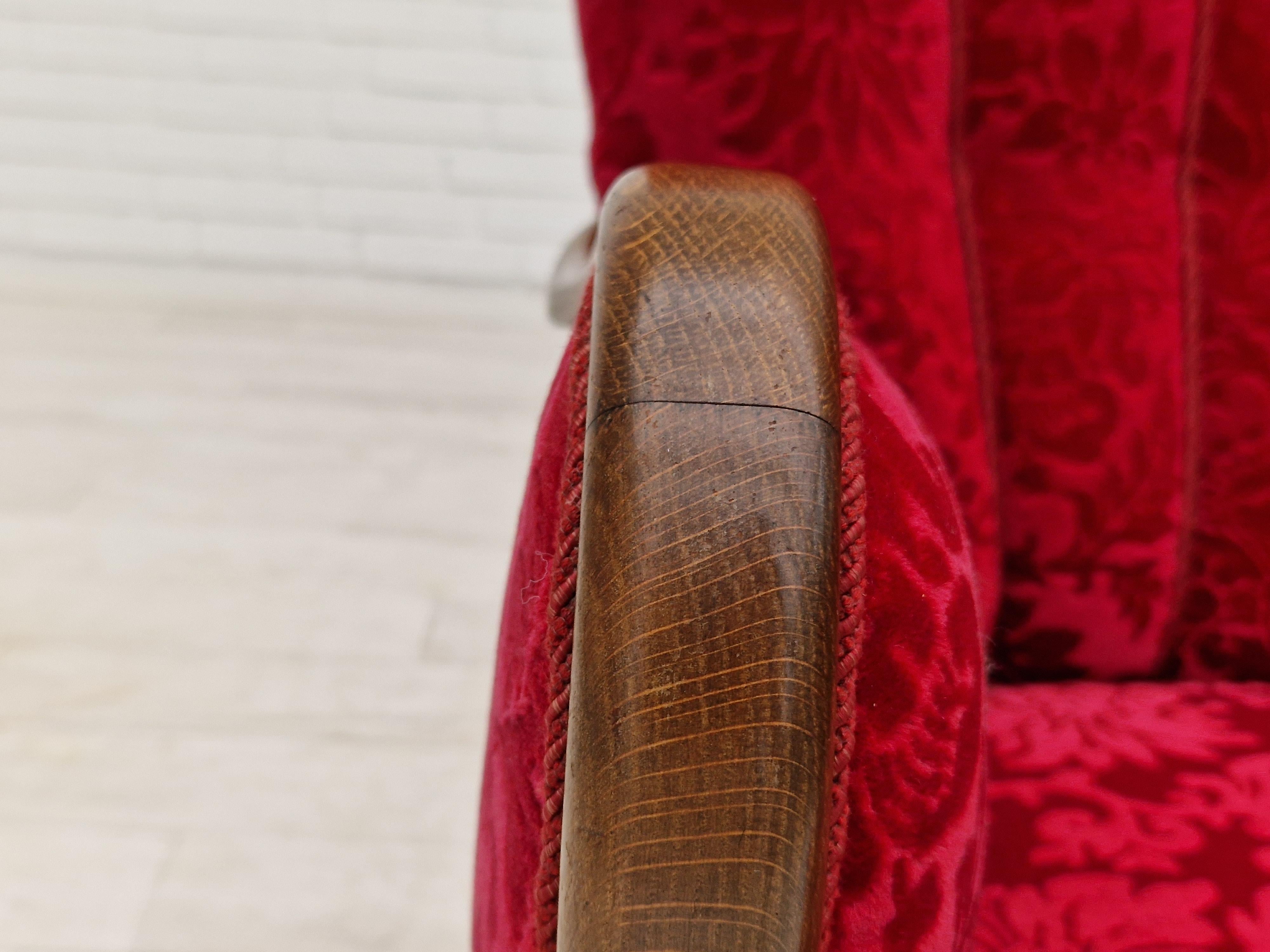 Anni '60, design danese di Alfred Christensen, poltrona in tessuto rosso ciliegia. in vendita 3