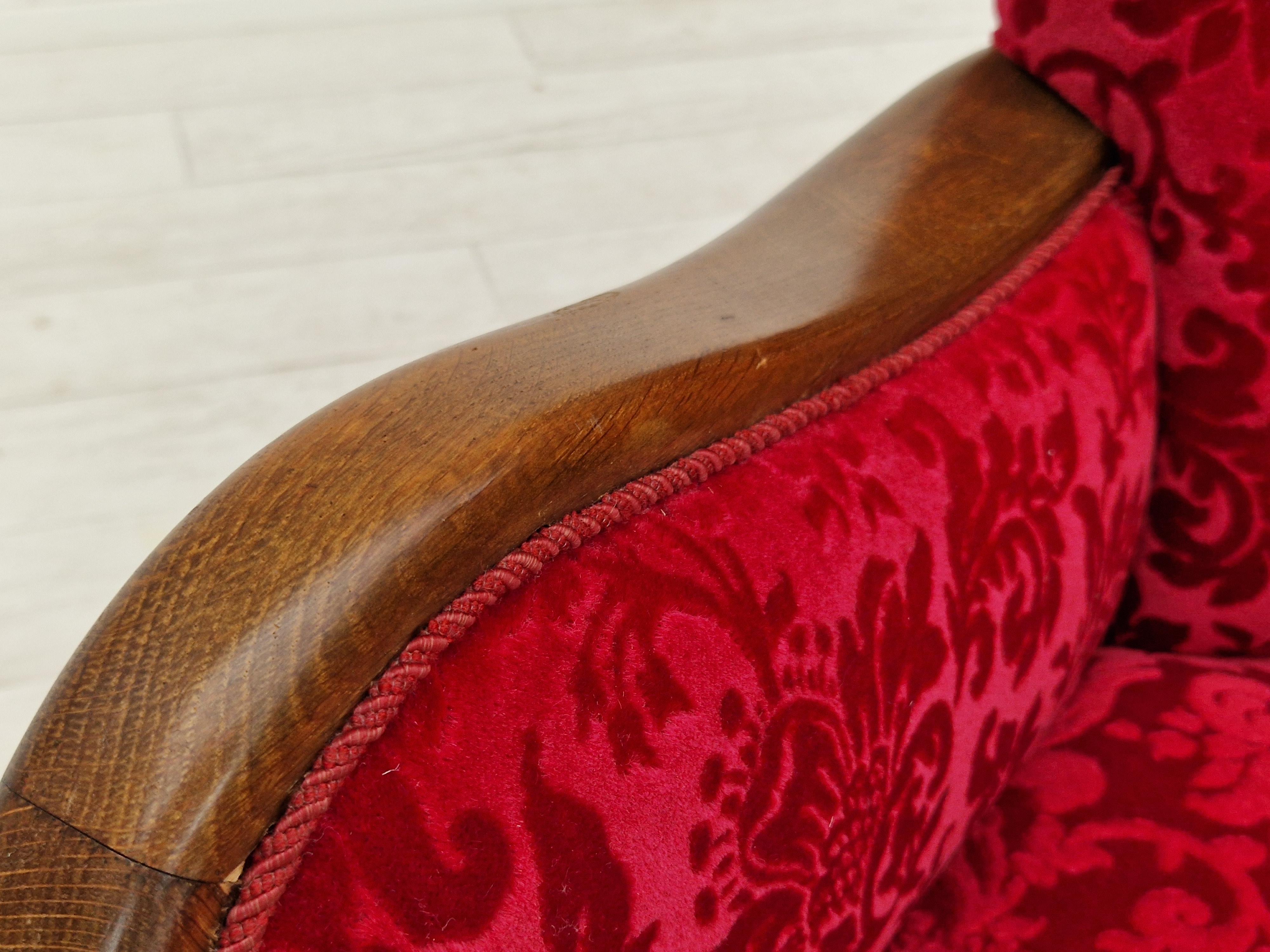 Des années 1960, design danois d'Alfred Christensen, fauteuil en tissu rouge cerise. en vente 7