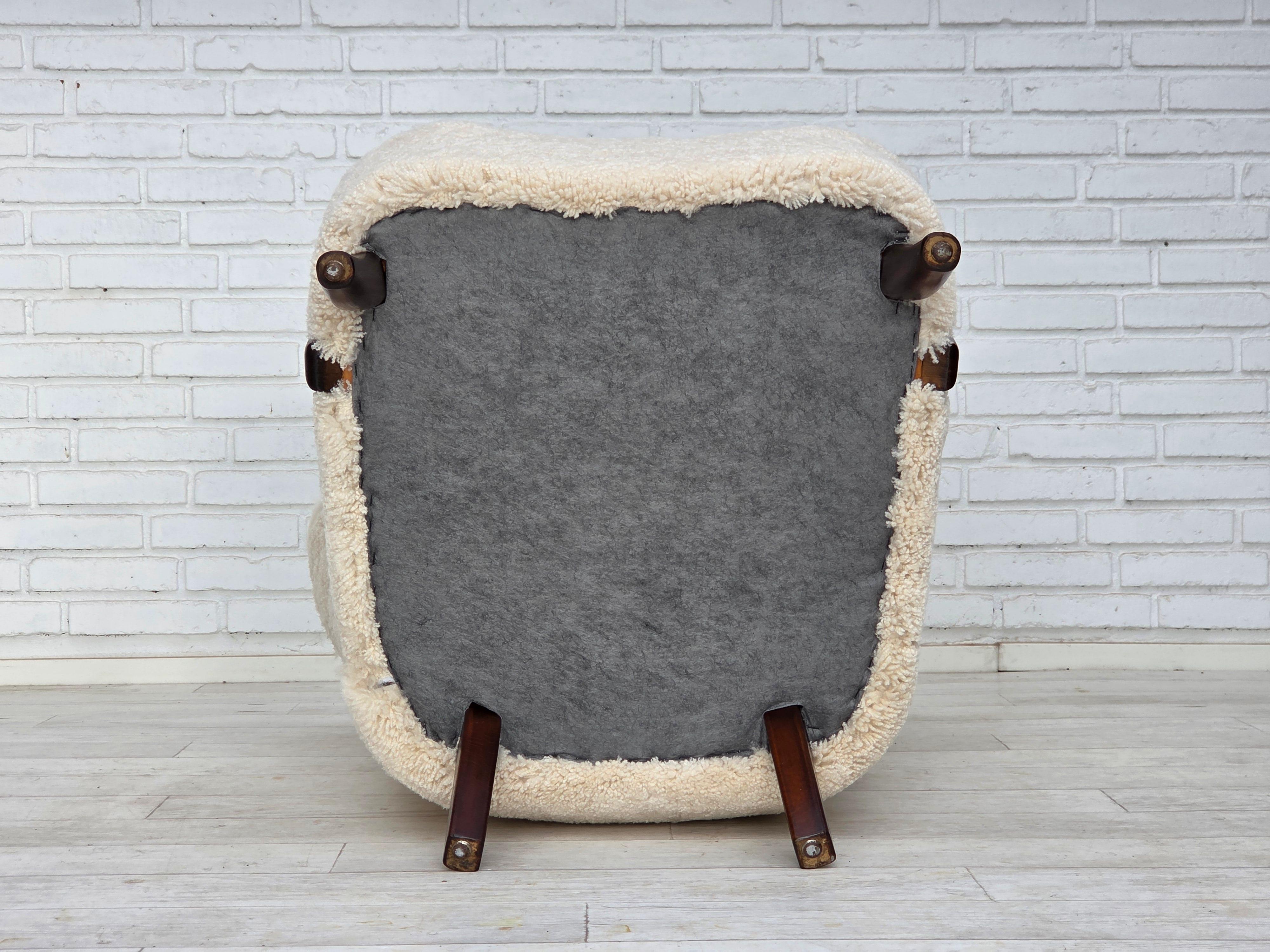 1960s, Danish design by A. Christensen for Slagelse Møbelværk, sheepskin. For Sale 7