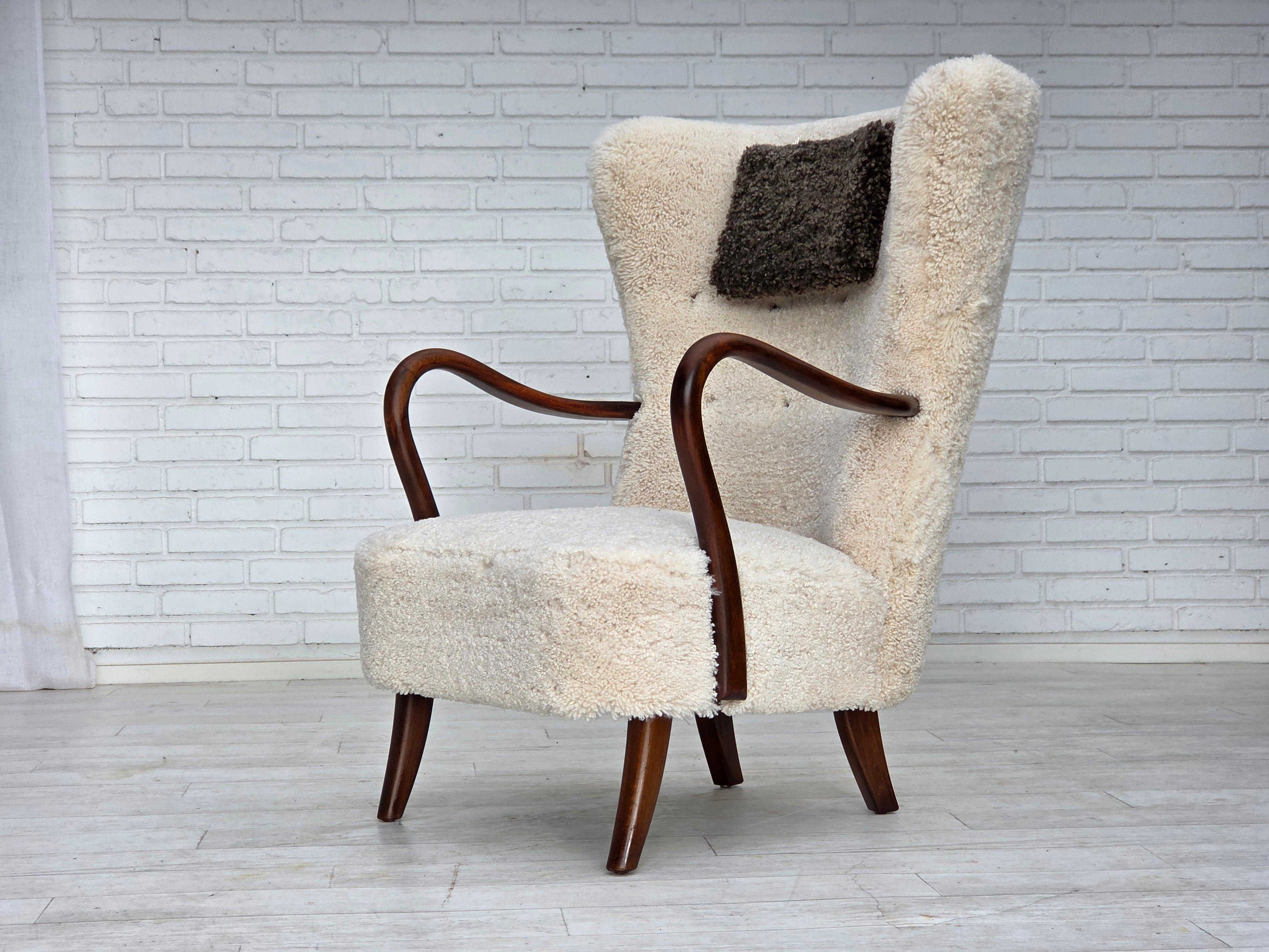 1960s, Danish design by A. Christensen for Slagelse Møbelværk, sheepskin. For Sale 13