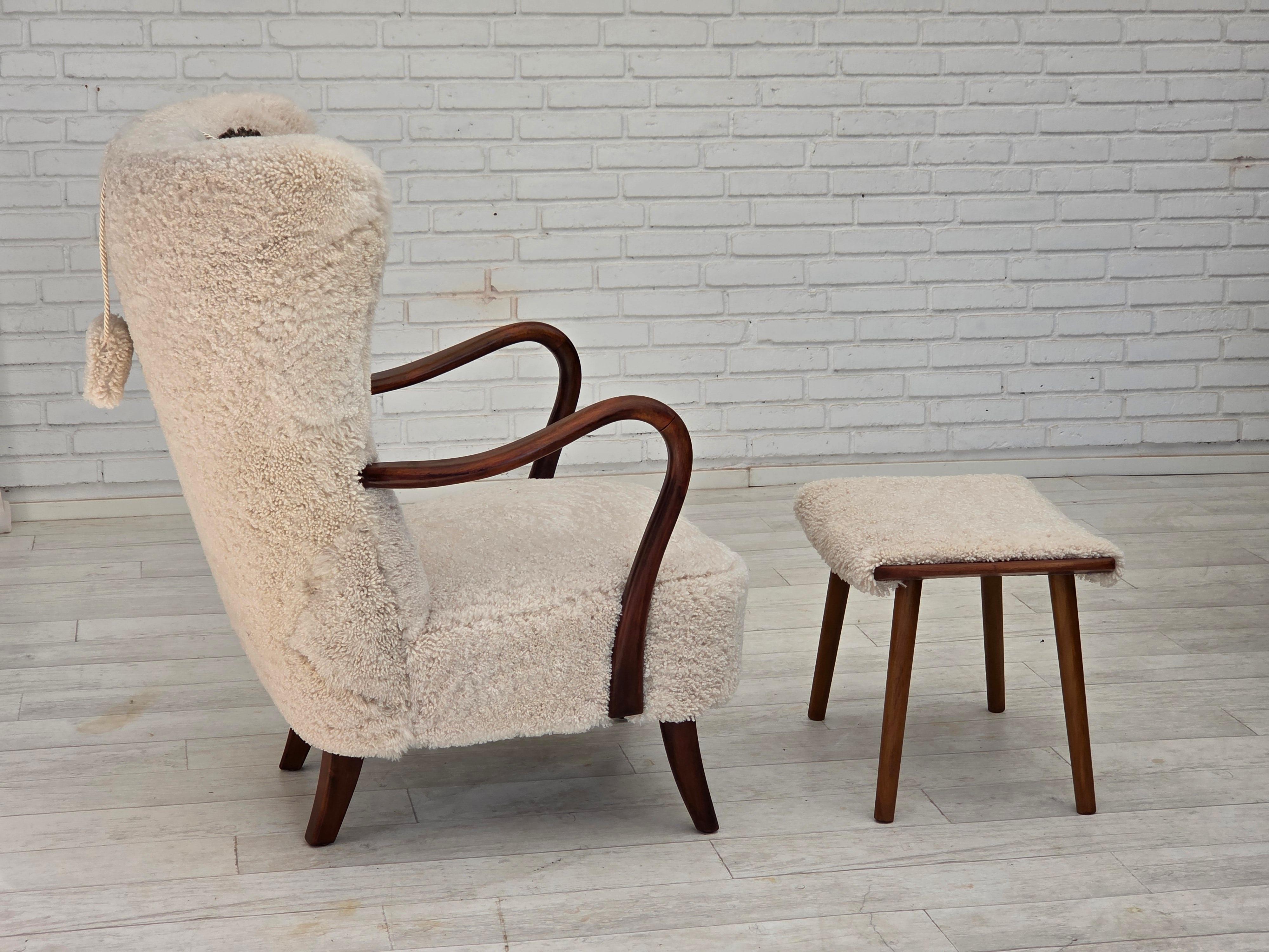 1960s, Danish design by A. Christensen for Slagelse Møbelværk, sheepskin. In Good Condition For Sale In Tarm, 82