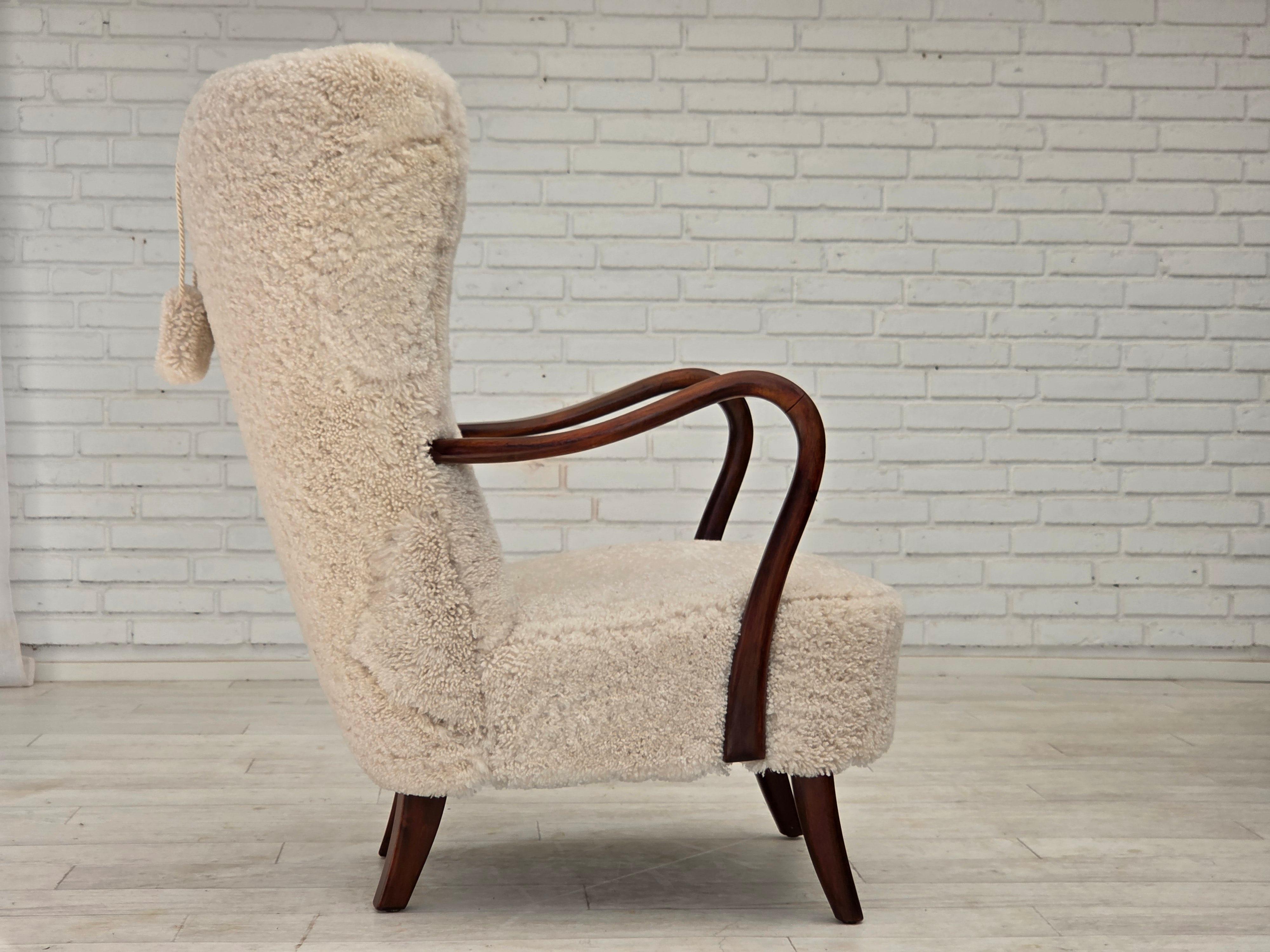 1960s, Danish design by A. Christensen for Slagelse Møbelværk, sheepskin. For Sale 2
