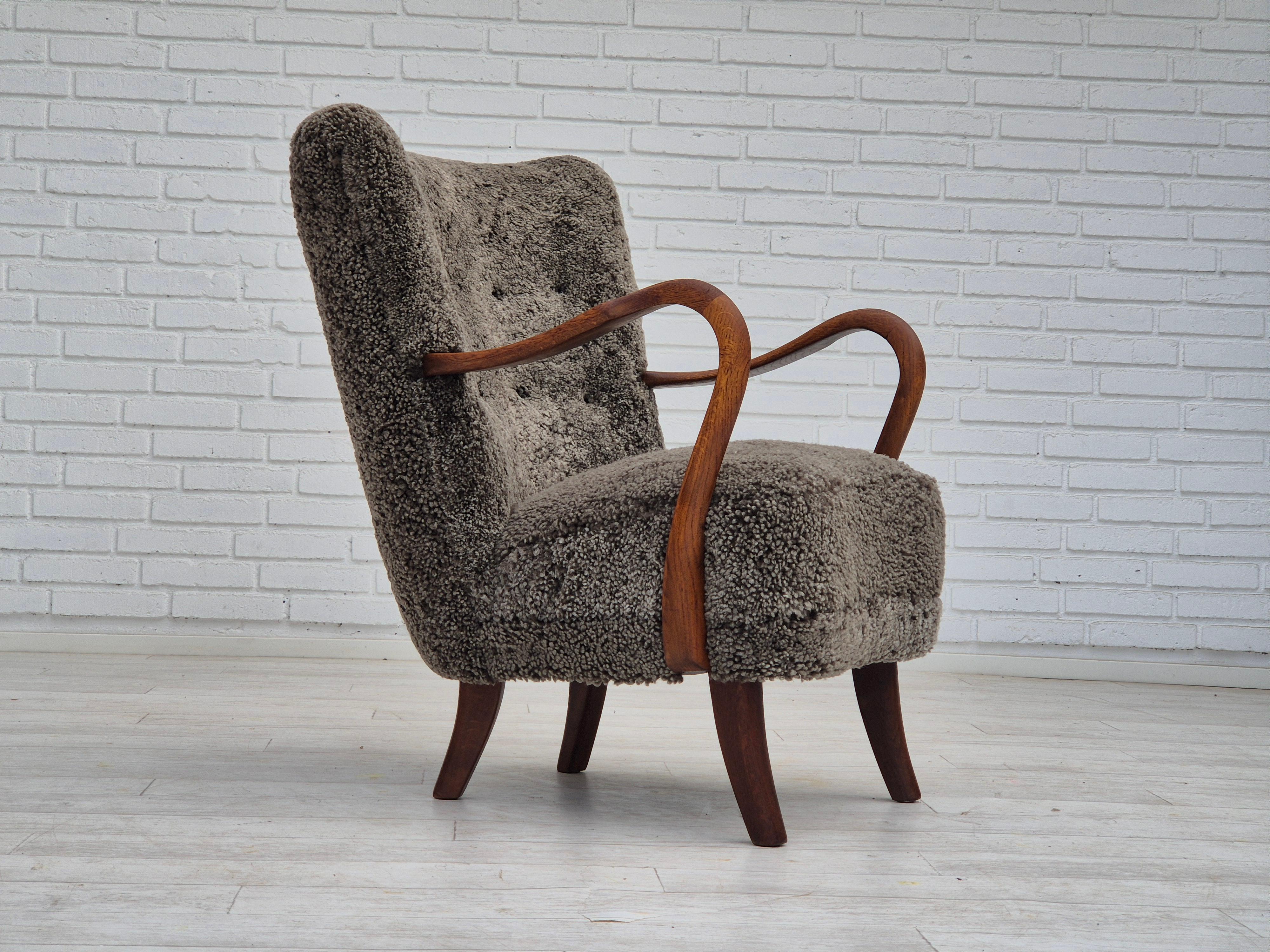 1960s, Danish design by Alfred Christiansen for Slagelse Møbelværk. Completely renovated-reupholstered armchair in quality New Zealand genuine sheepskin 
