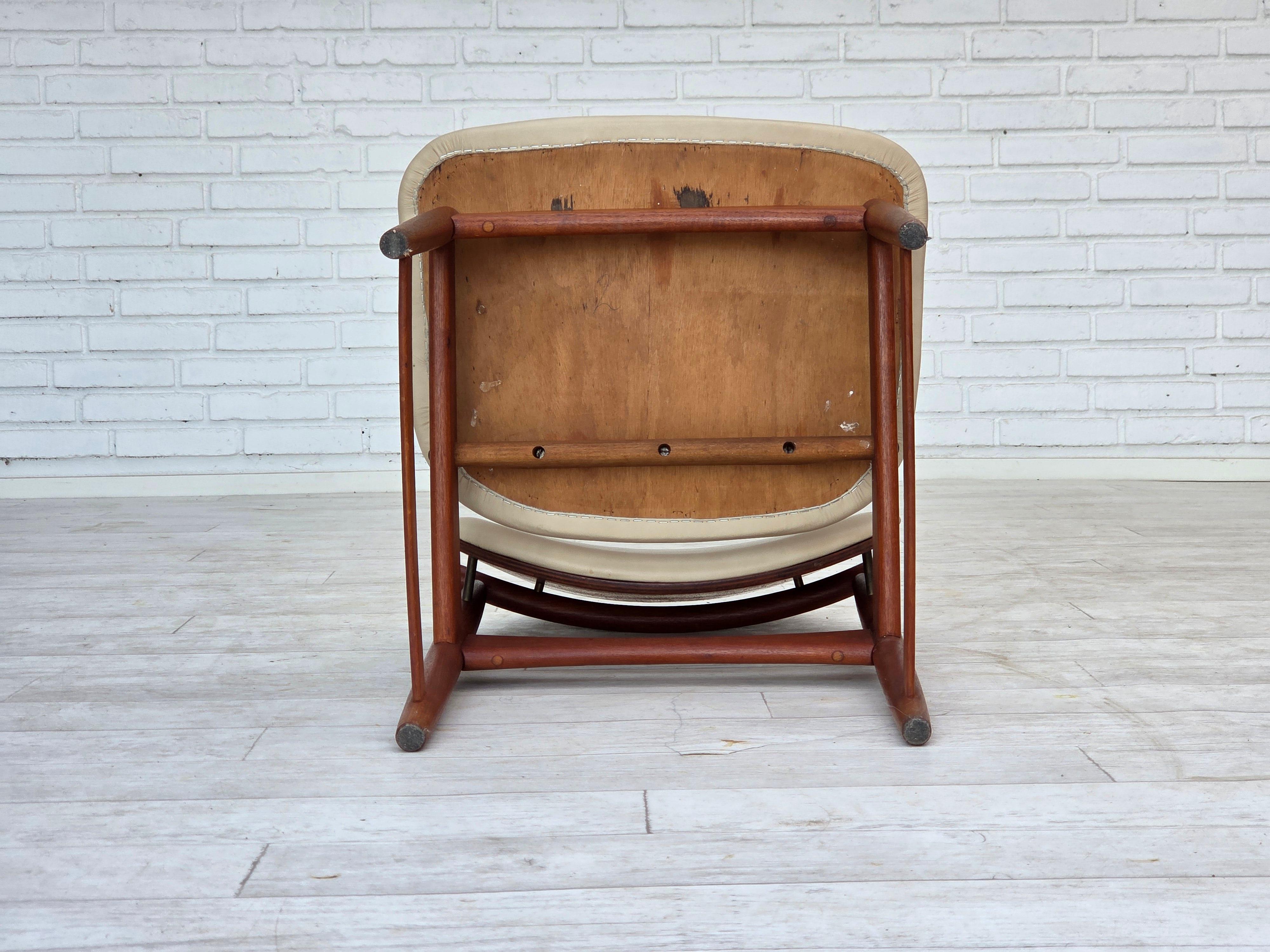 Anni '60, design danese di Arne Vodder, set di 3 sedie, legno di teak, pelle. in vendita 4