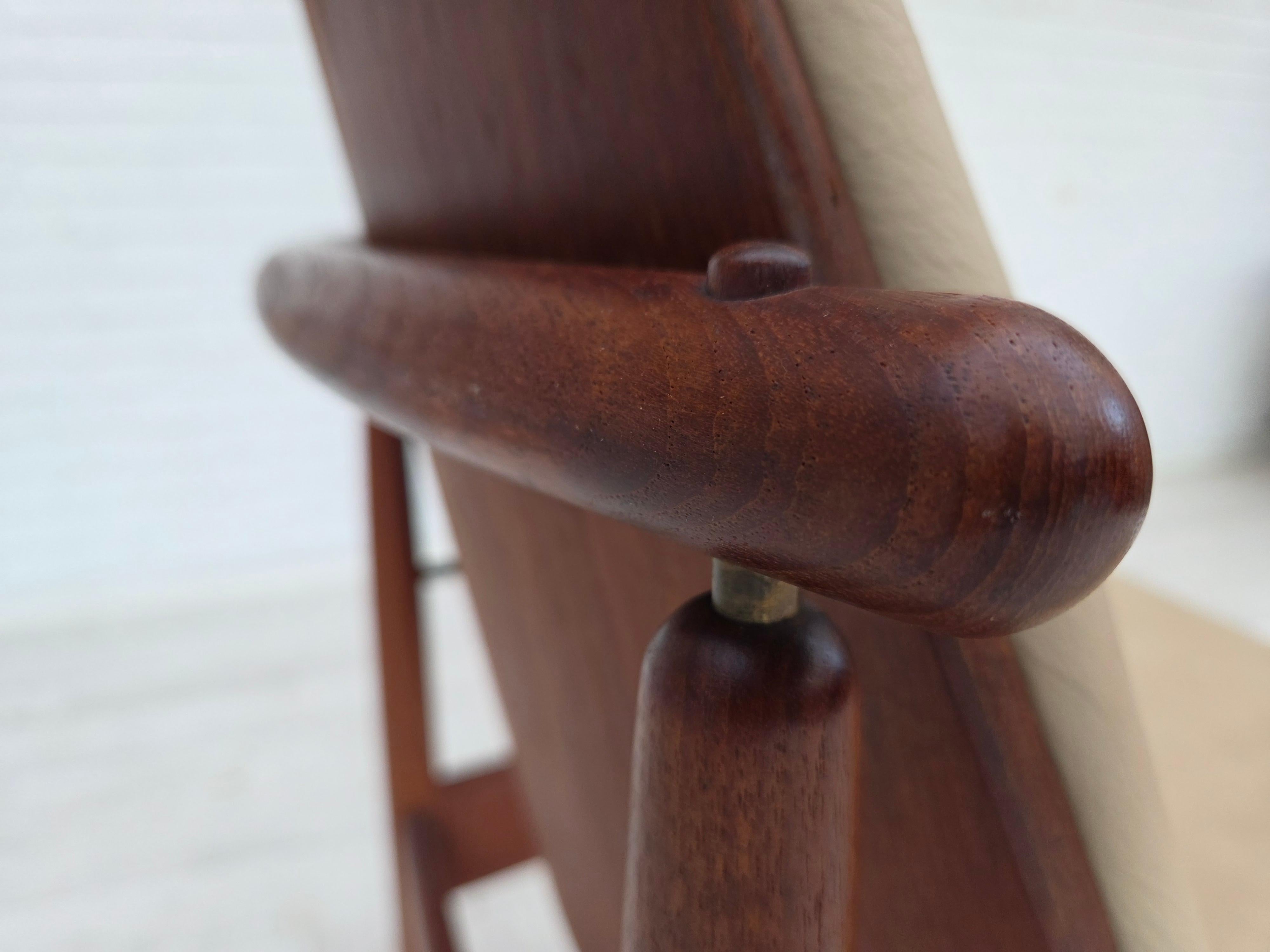 Anni '60, design danese di Arne Vodder, set di 3 sedie, legno di teak, pelle. in vendita 7