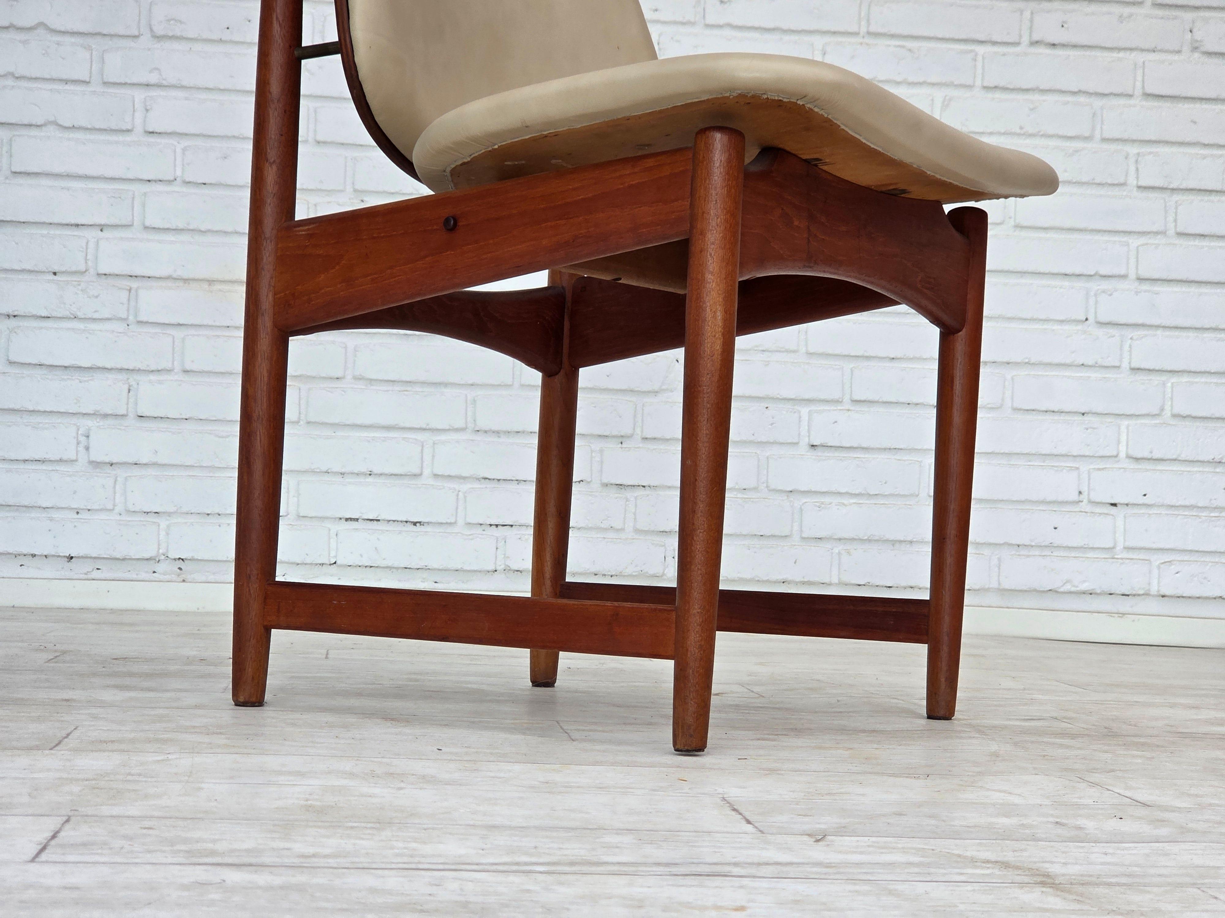 Anni '60, design danese di Arne Vodder, set di 3 sedie, legno di teak, pelle. in vendita 9