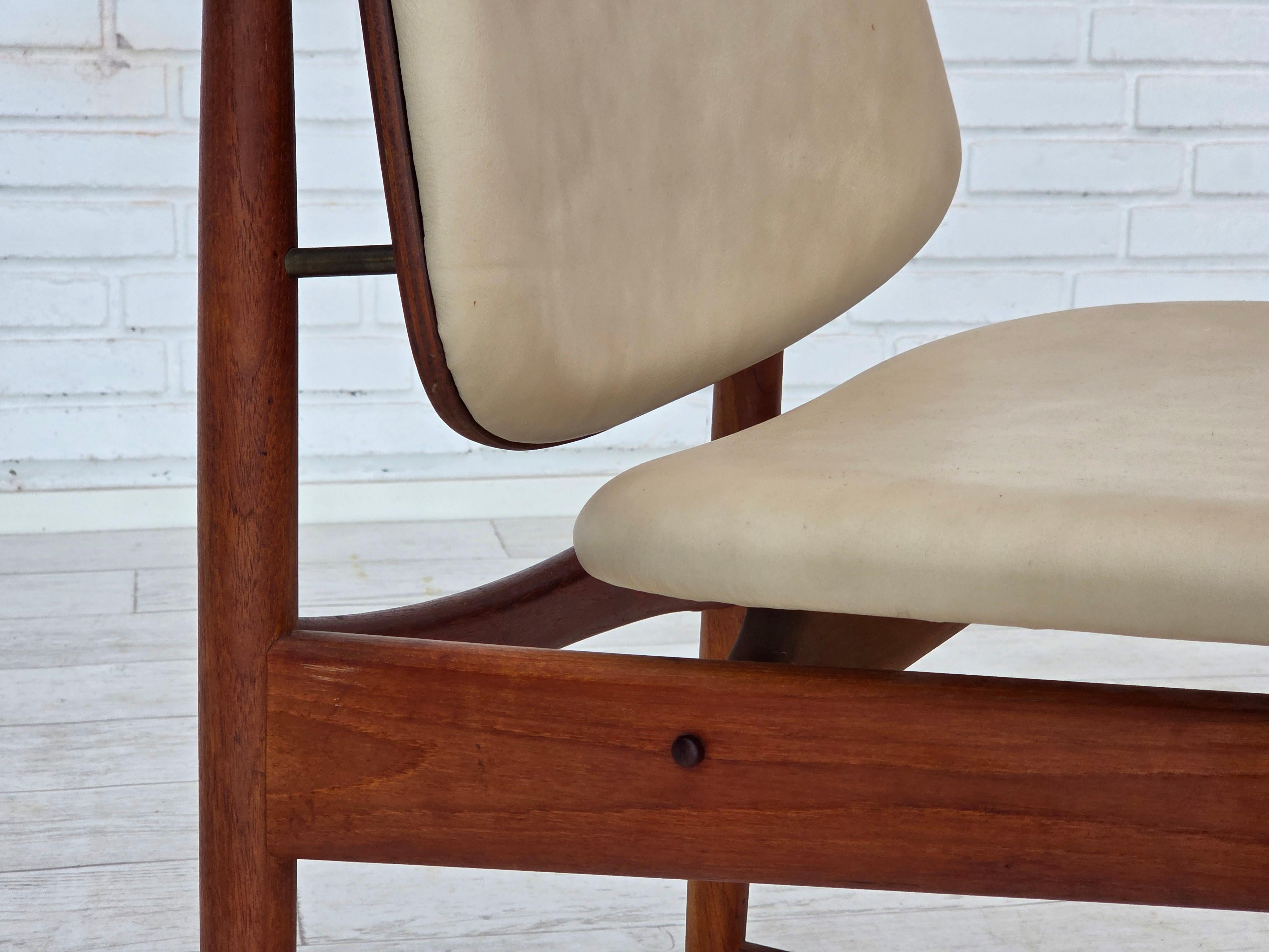 Anni '60, design danese di Arne Vodder, set di 3 sedie, legno di teak, pelle. in vendita 10