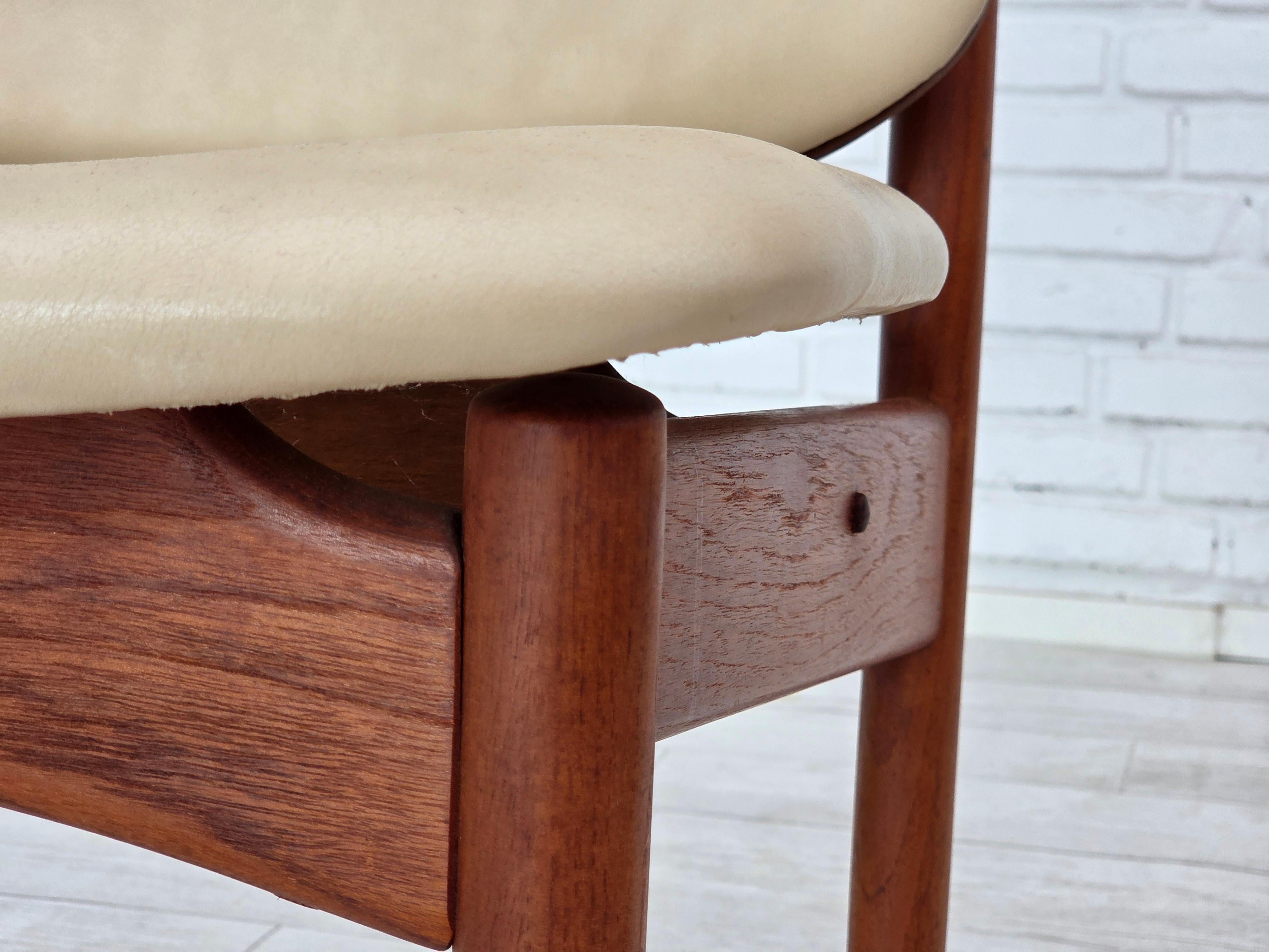 Anni '60, design danese di Arne Vodder, set di 3 sedie, legno di teak, pelle. in vendita 11