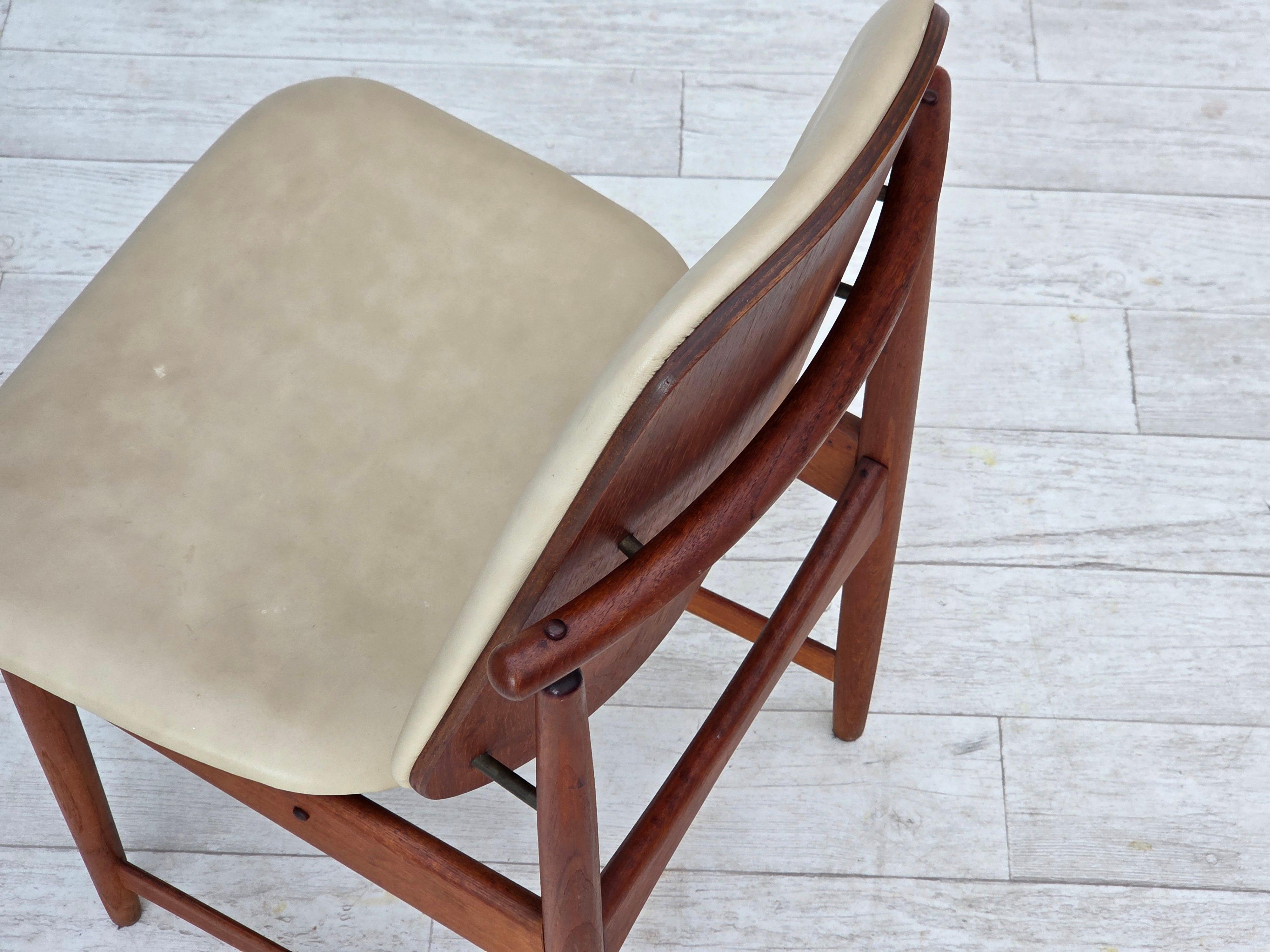 Anni '60, design danese di Arne Vodder, set di 3 sedie, legno di teak, pelle. in vendita 12