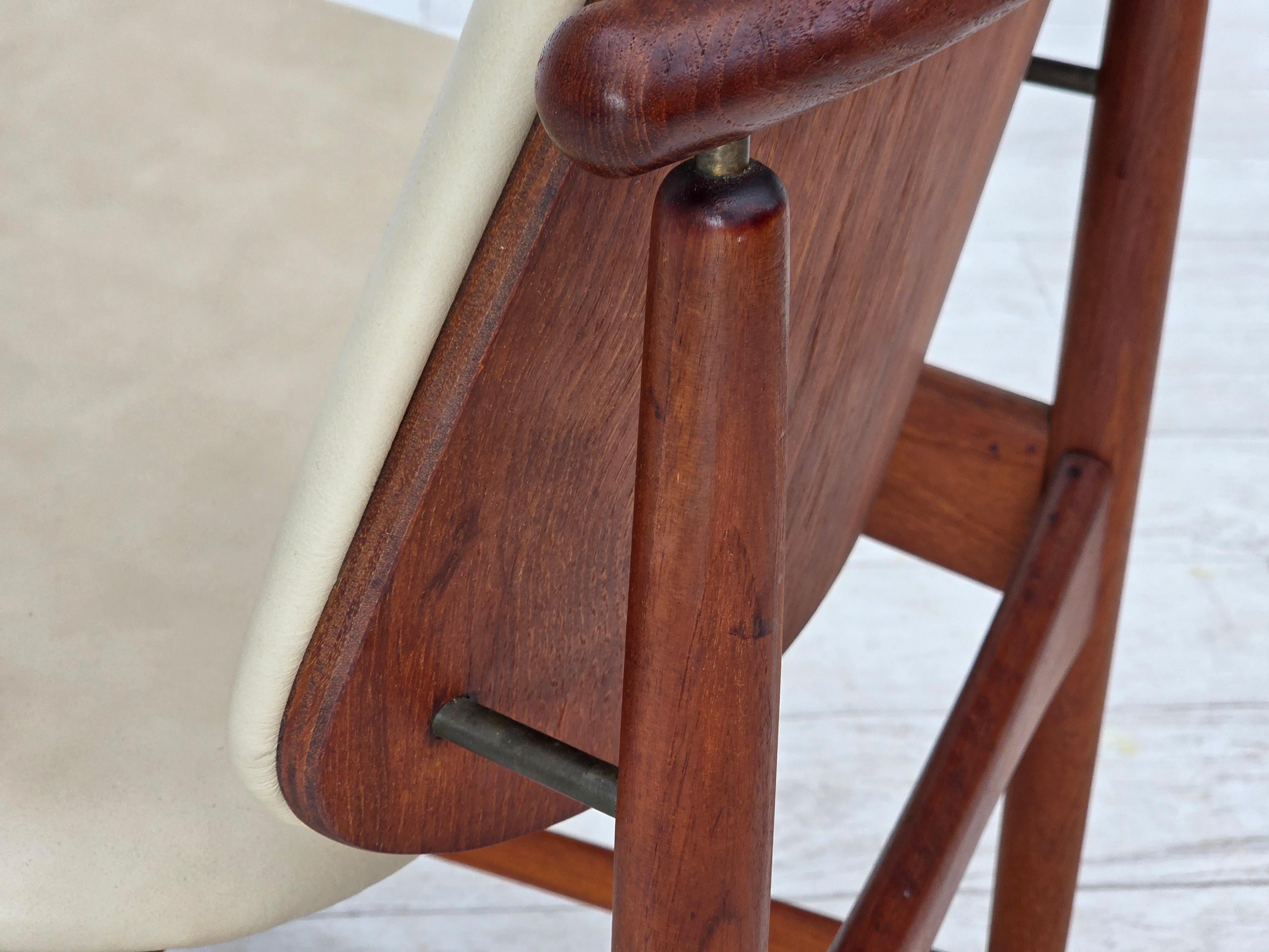 Anni '60, design danese di Arne Vodder, set di 3 sedie, legno di teak, pelle. in vendita 13