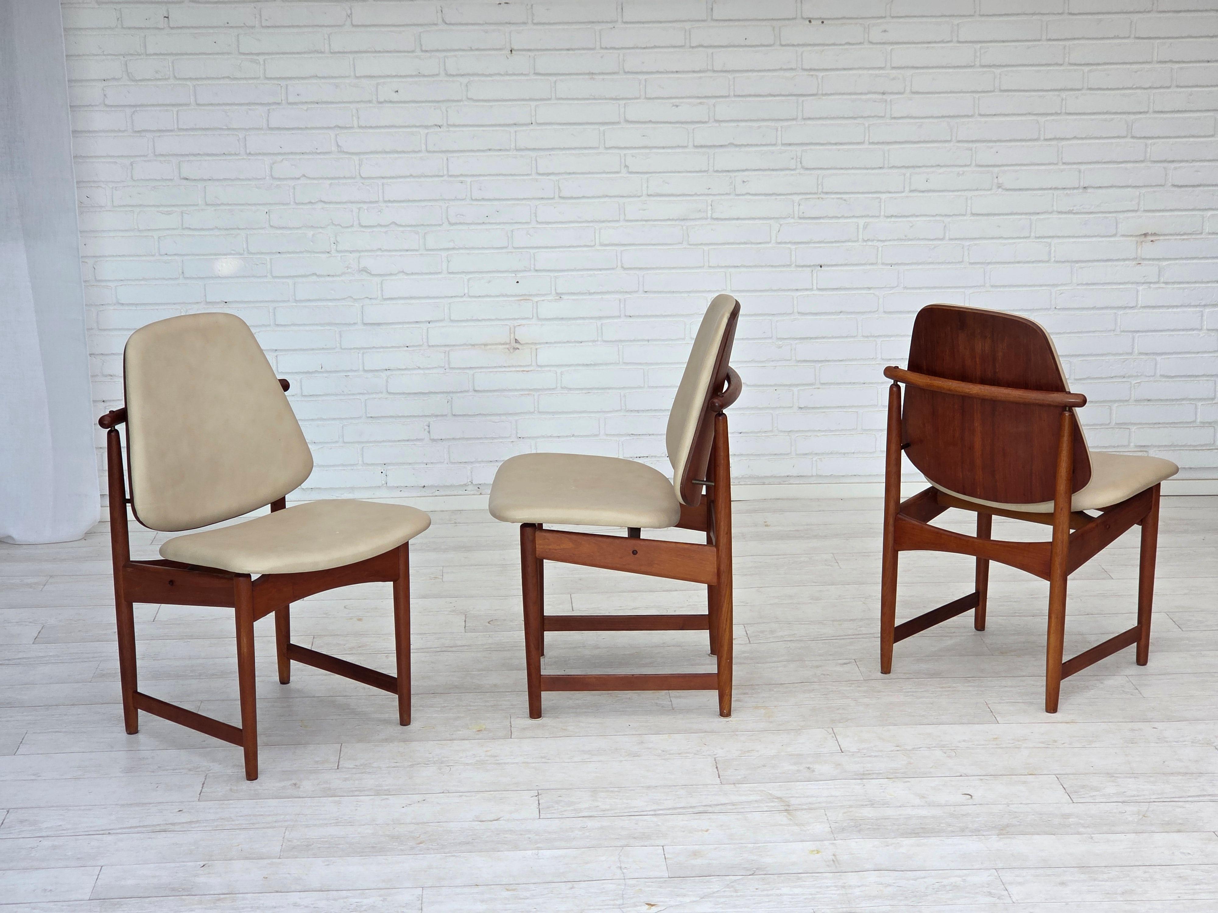 Scandinavo moderno Anni '60, design danese di Arne Vodder, set di 3 sedie, legno di teak, pelle. in vendita