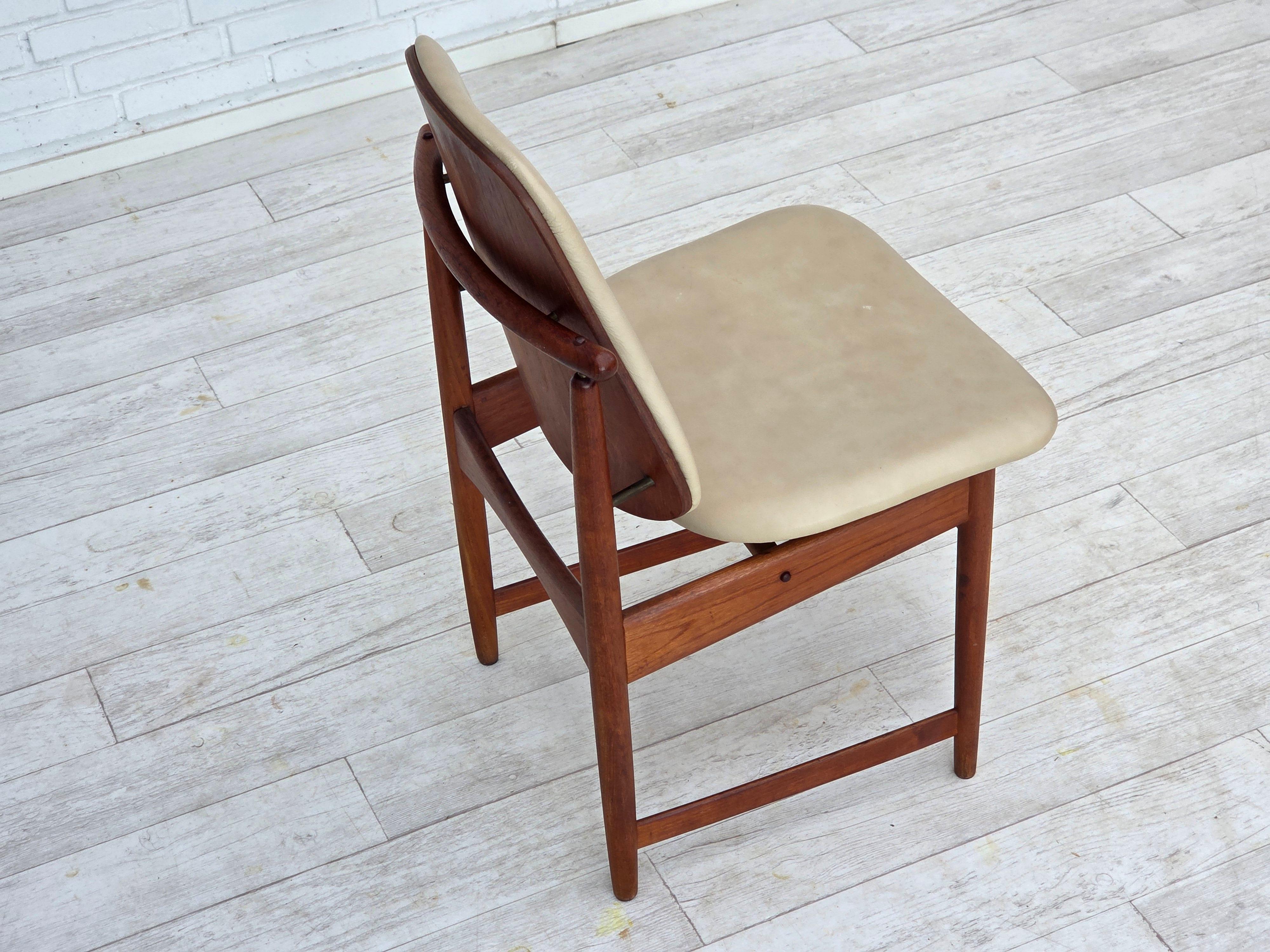 Pelle Anni '60, design danese di Arne Vodder, set di 3 sedie, legno di teak, pelle. in vendita