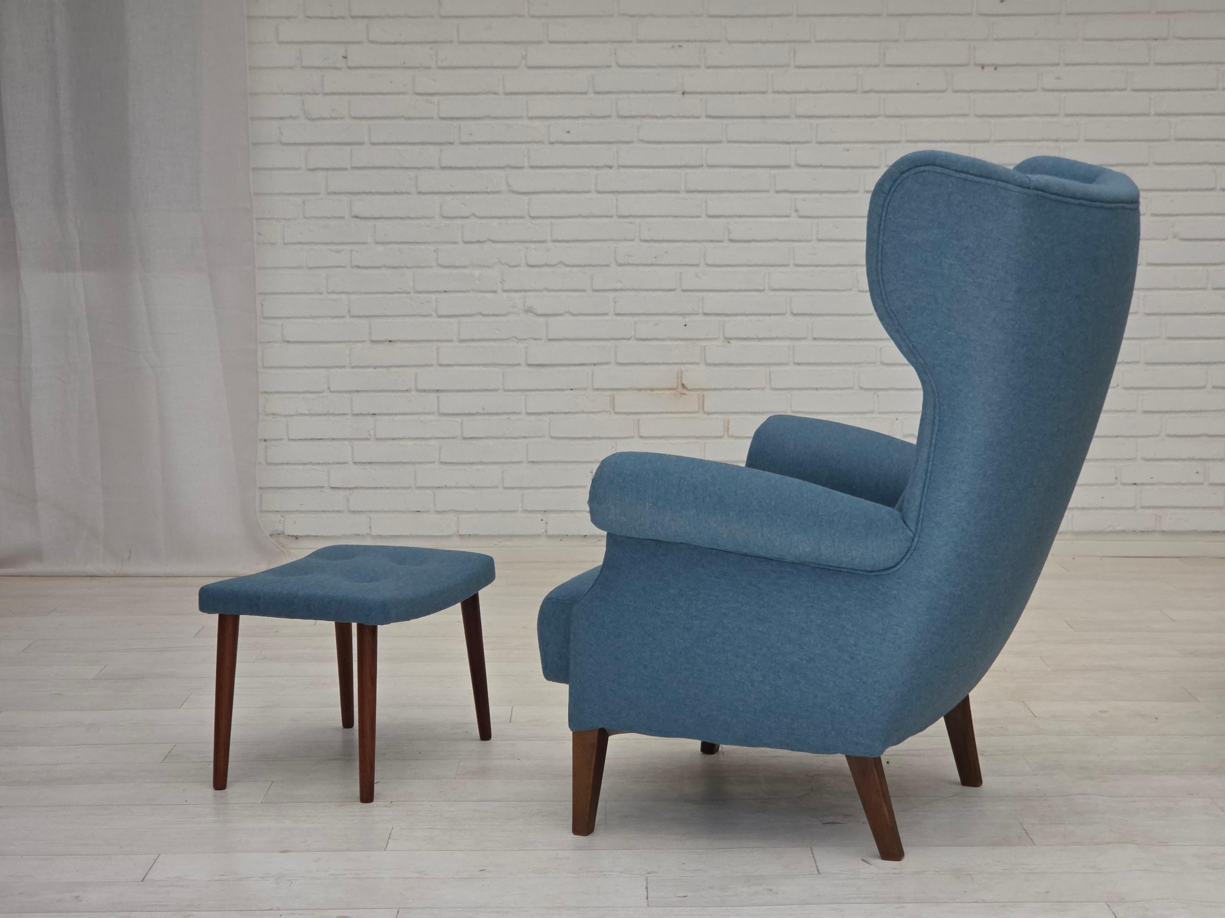 1960s, Danish design by Fritz Hansen, armchair with stool, model 8023. For Sale 8