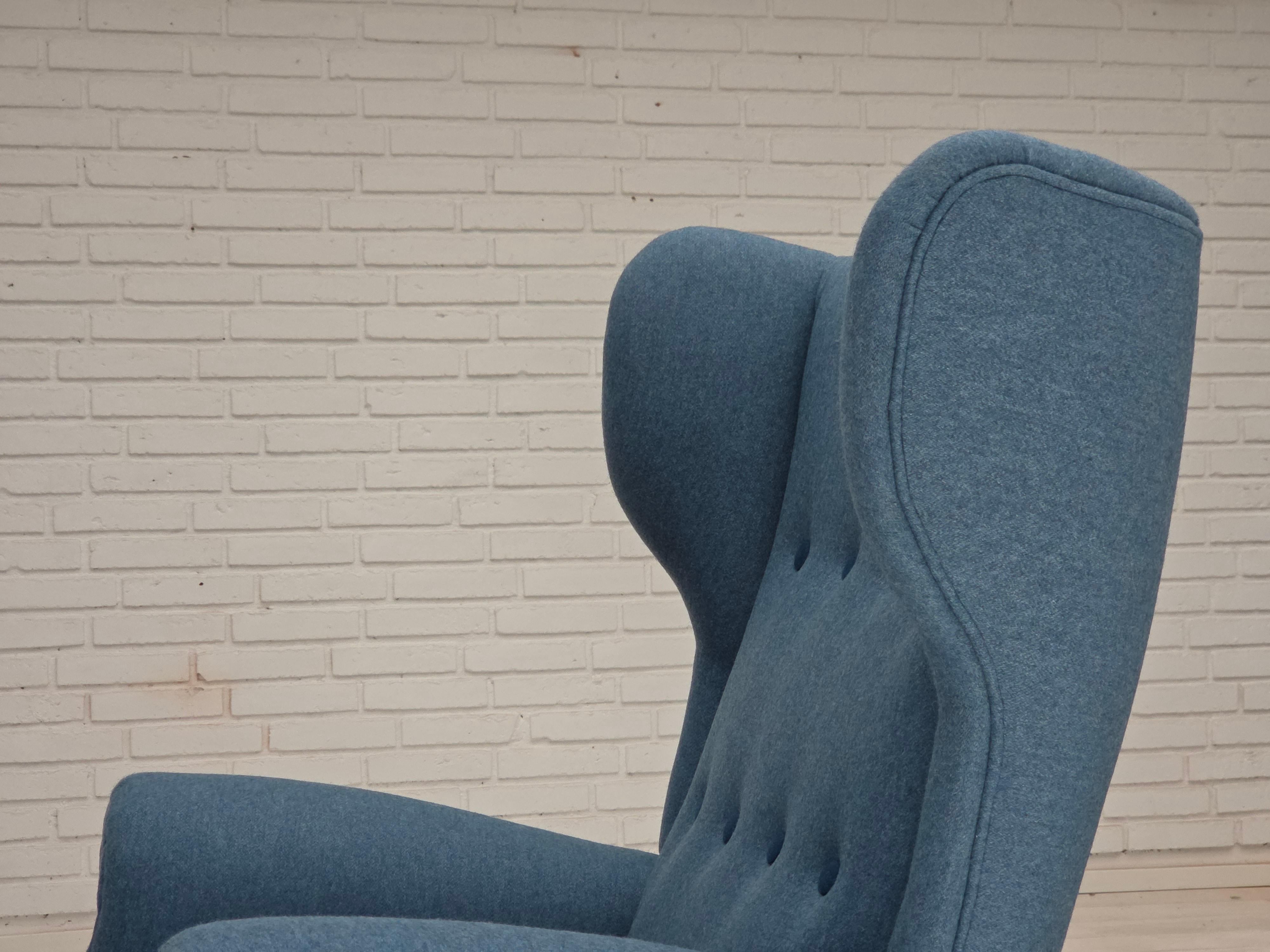 1960s, Danish design by Fritz Hansen, armchair with stool, model 8023. For Sale 11
