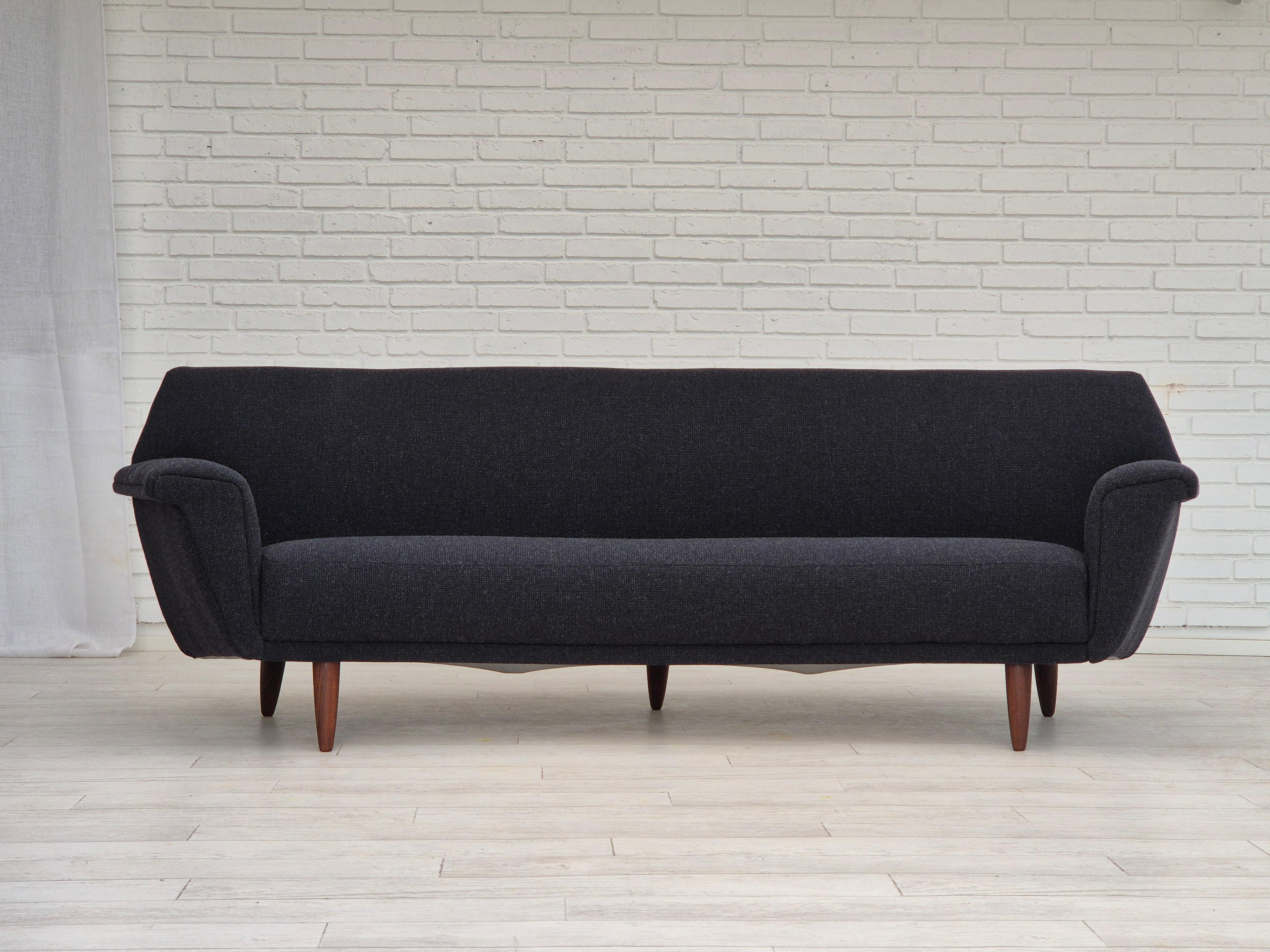 1960s, Danish design by Georg Thams for Vejen Polstermøbelfabrik. Completely renovated, reupholstered 3-seater sofa model 53. Brand new upholstery according to original design. Quality Nevotex charcoal gray furniture wool 