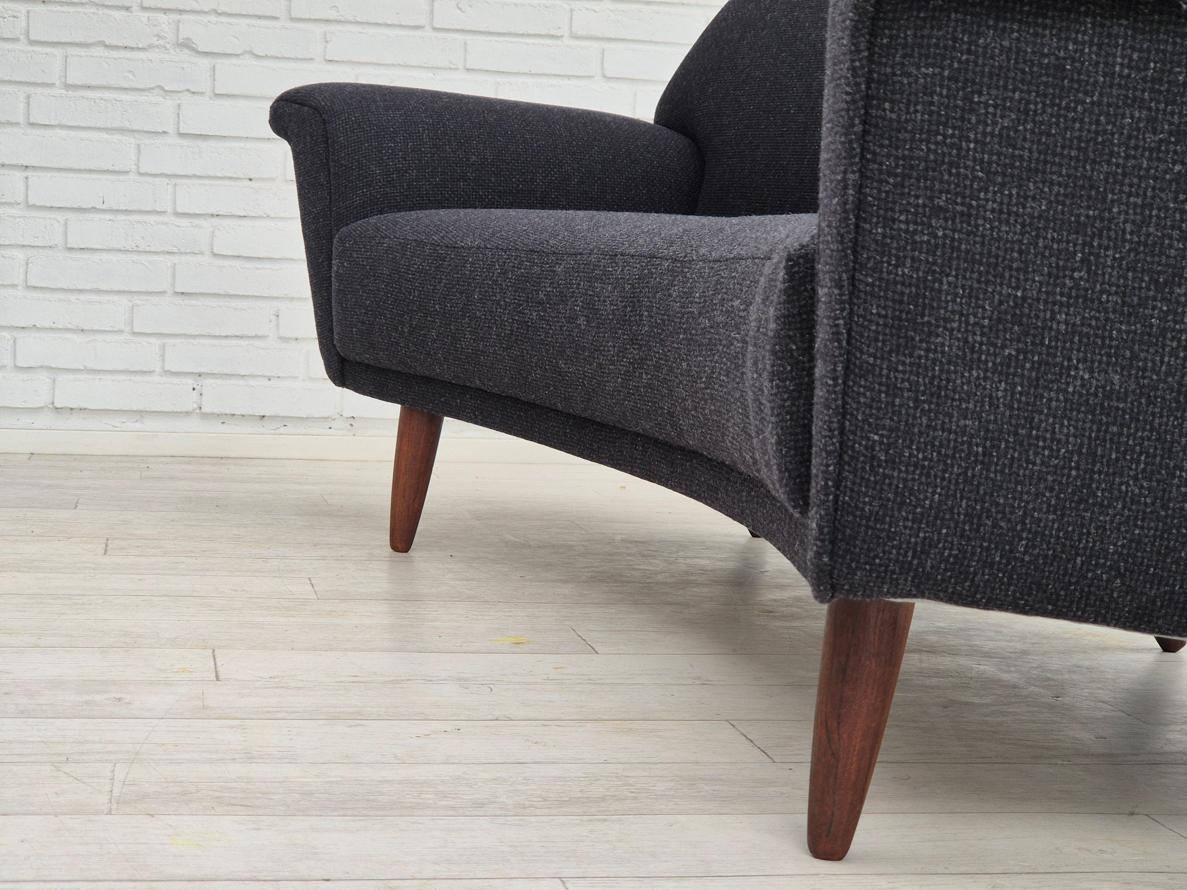 1960er Jahre, dänisches Design von Georg Thams, neu gepolstertes 3-Sitzer-Sofa. (Wolle) im Angebot