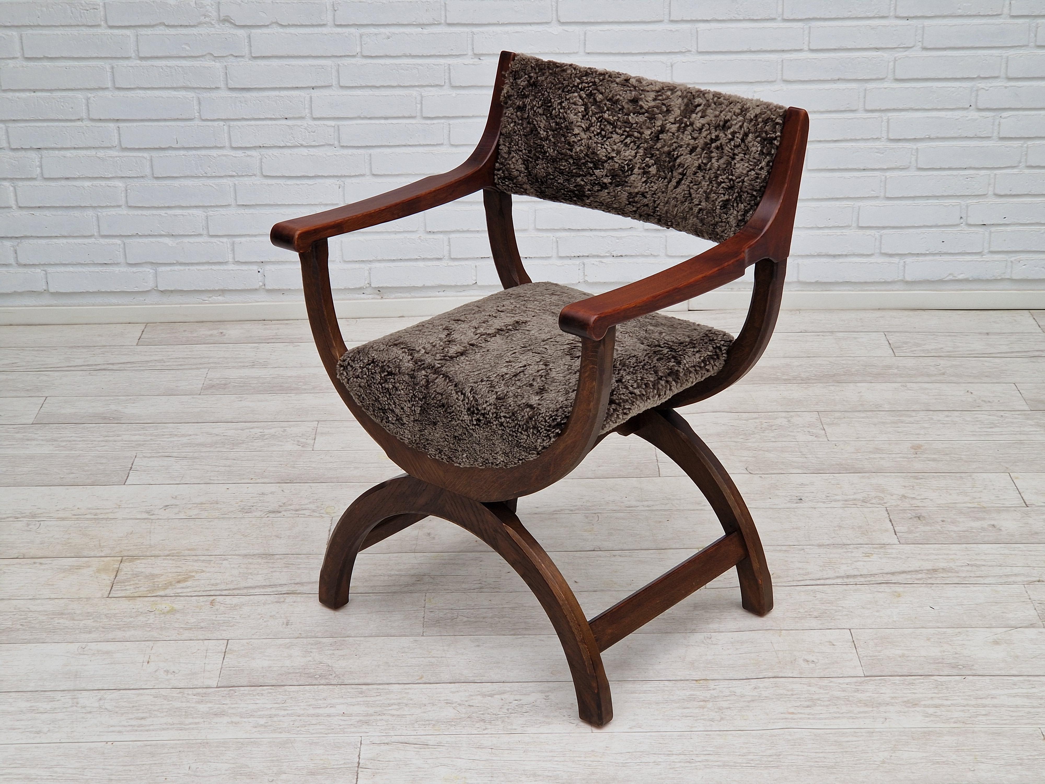 Années 1960, design danois par Henning Kjærnulf, modèle de chaise 