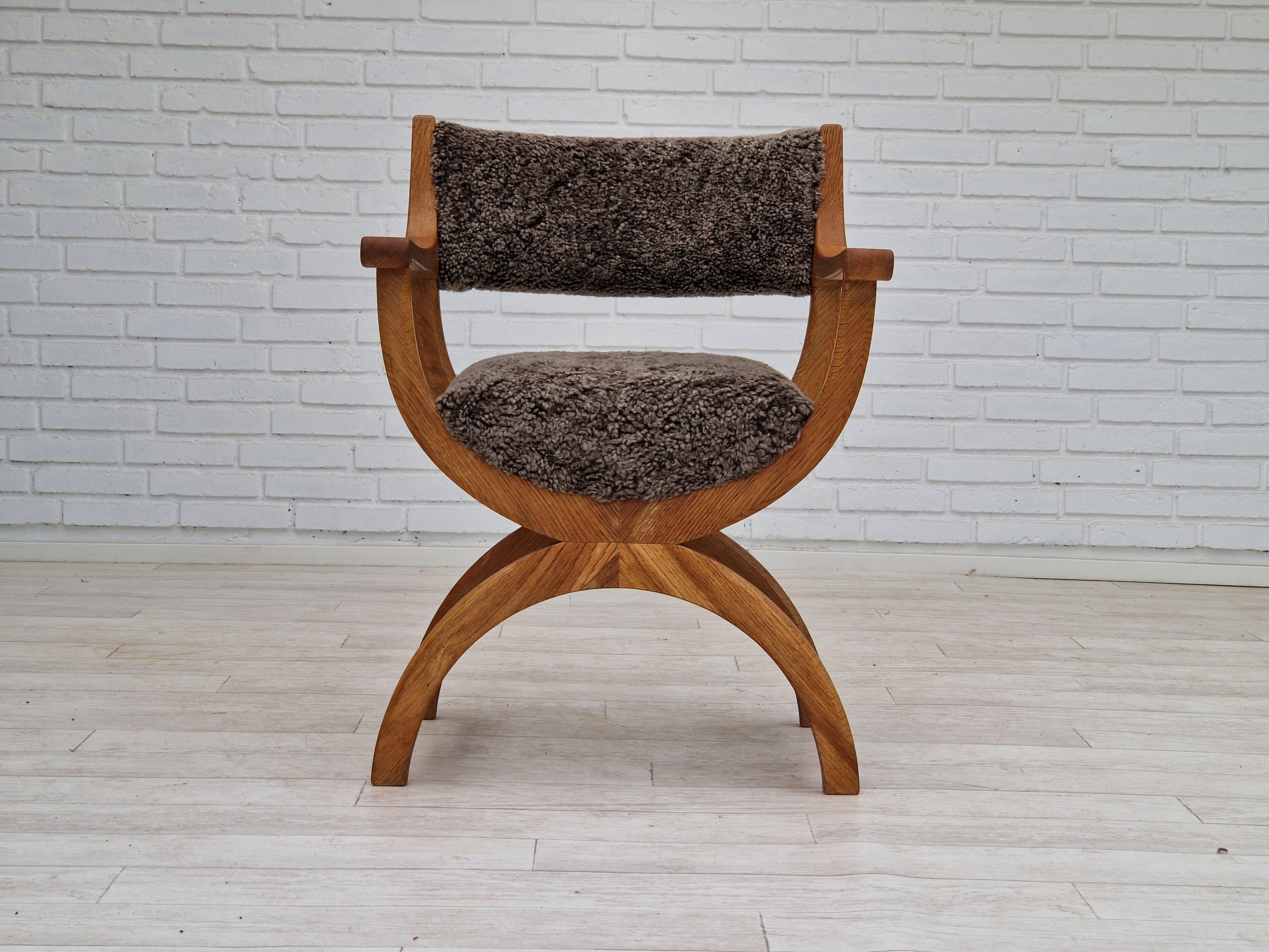 Années 1960, design danois par Henning Kjærnulf, modèle de chaise 