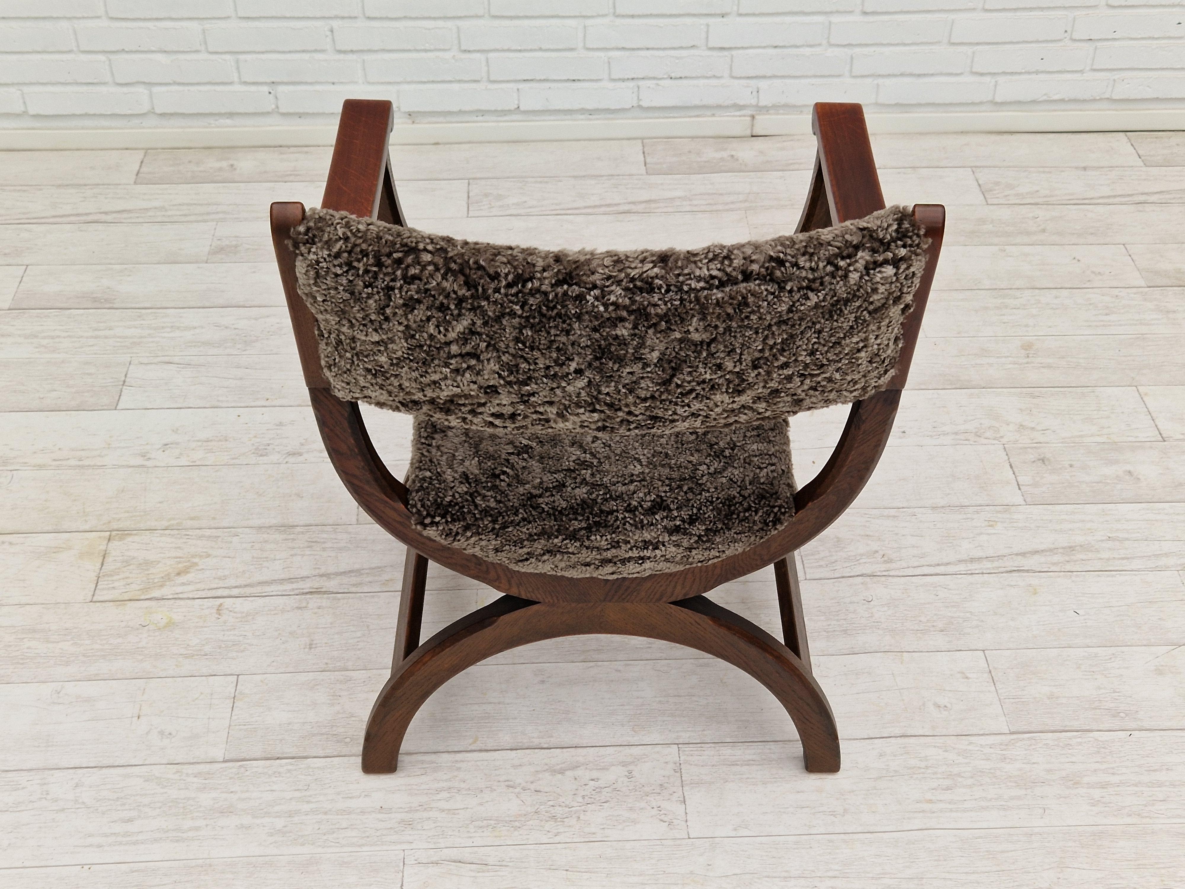 Cuir de mouton Années 1960, design danois par Henning Kjærnulf, modèle de chaise 