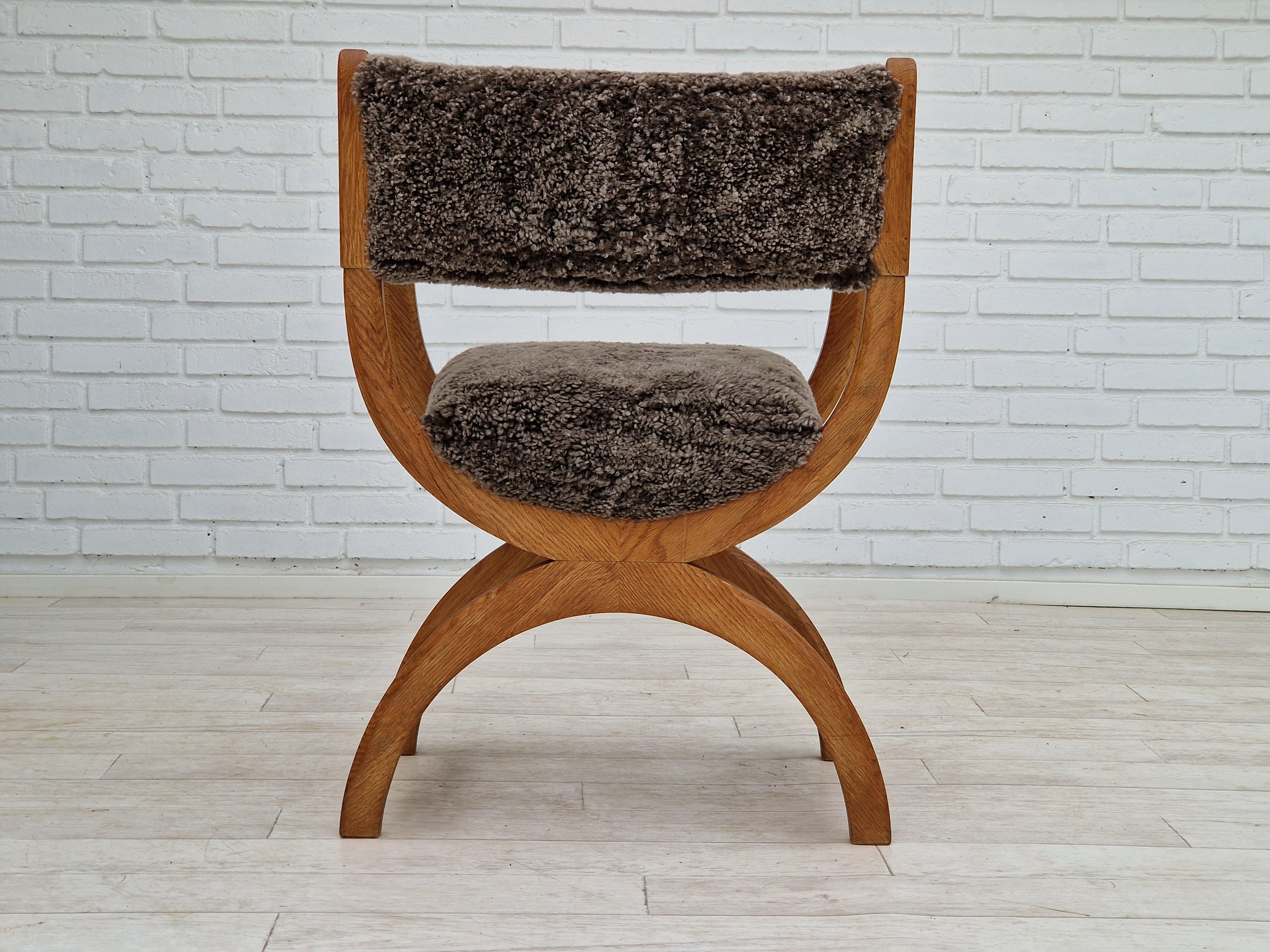 Cuir de mouton Années 1960, design danois par Henning Kjærnulf, modèle de chaise 