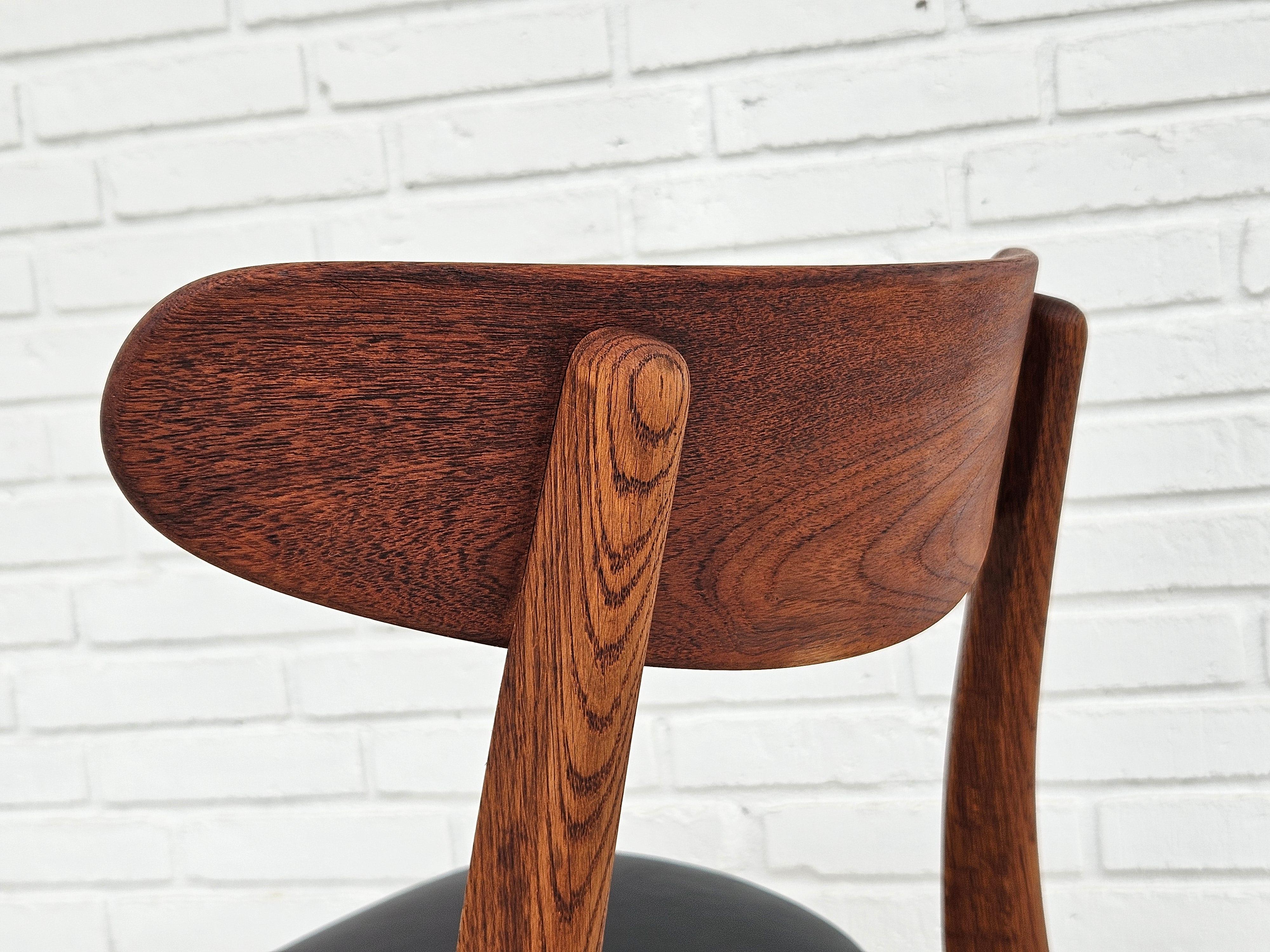 1960s, Danish design by H.J.Wegner, set of 6 dining chairs model nr.30. 5