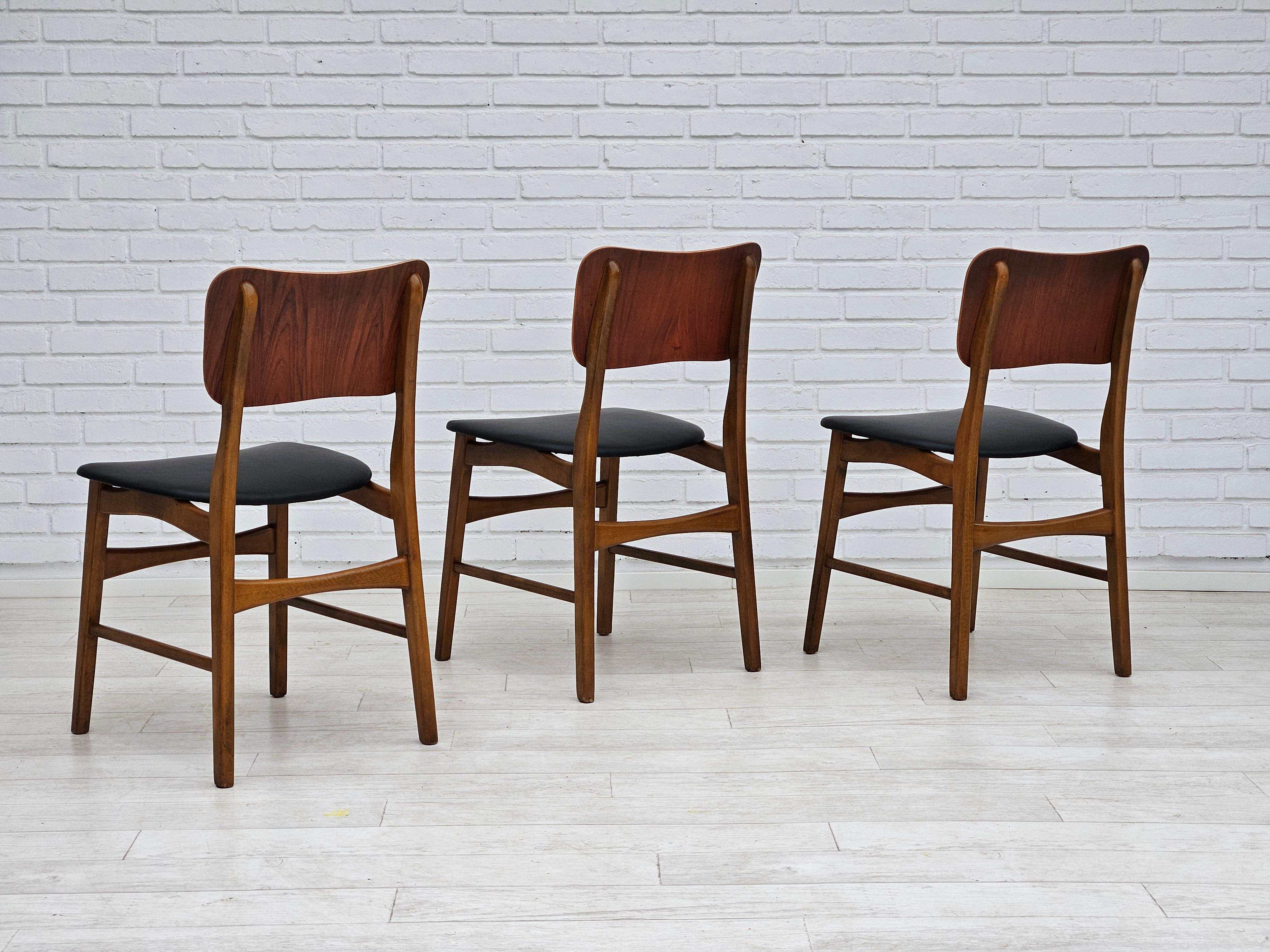 1960s, Danish design by Ib Kofod Larsen, set of 3 dining chairs model 62. In Good Condition For Sale In Tarm, 82