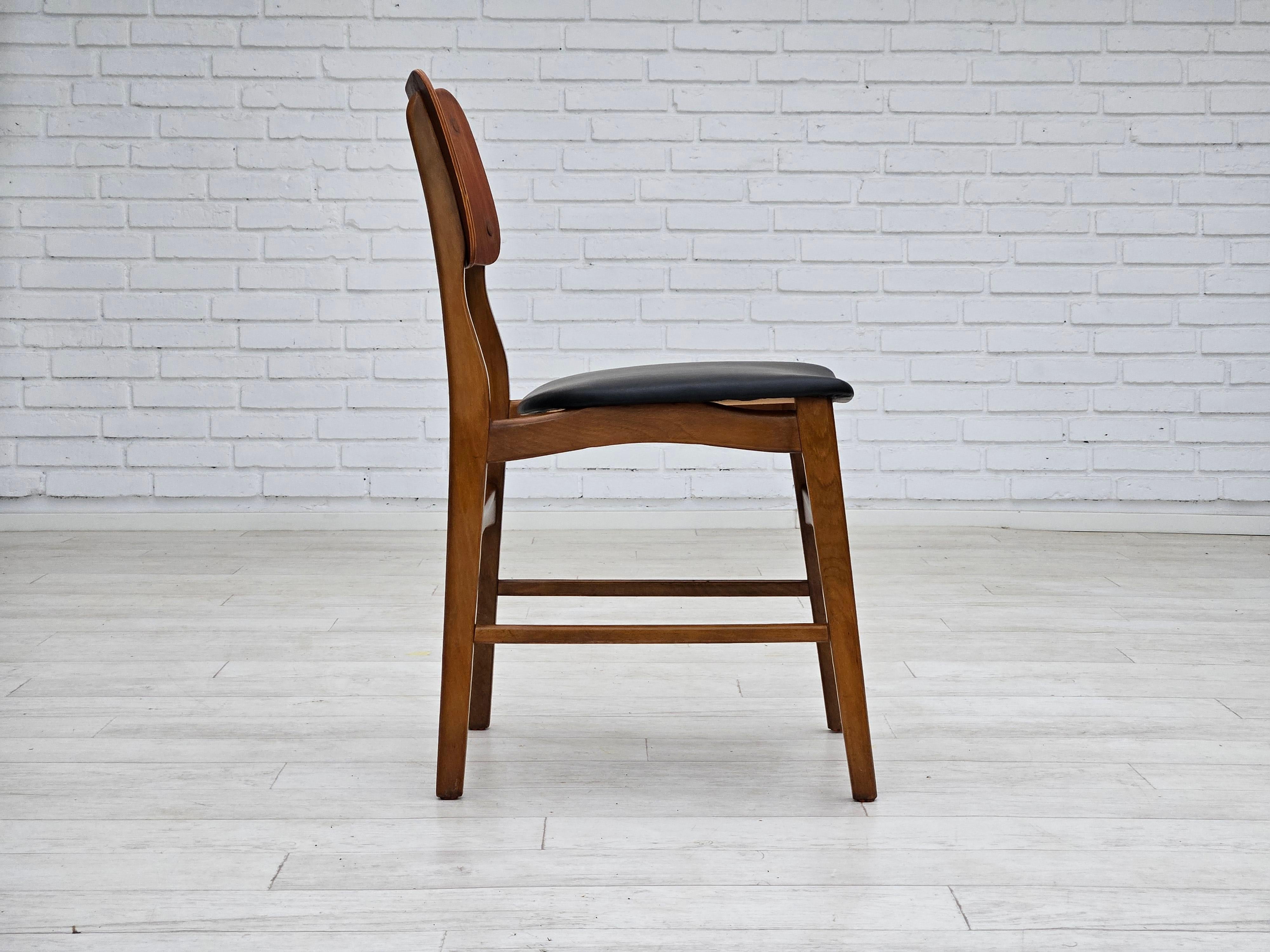 Cuir Des années 1960, design danois d'Ib Kofod Larsen, ensemble de 3 chaises de salle à manger modèle 62. en vente