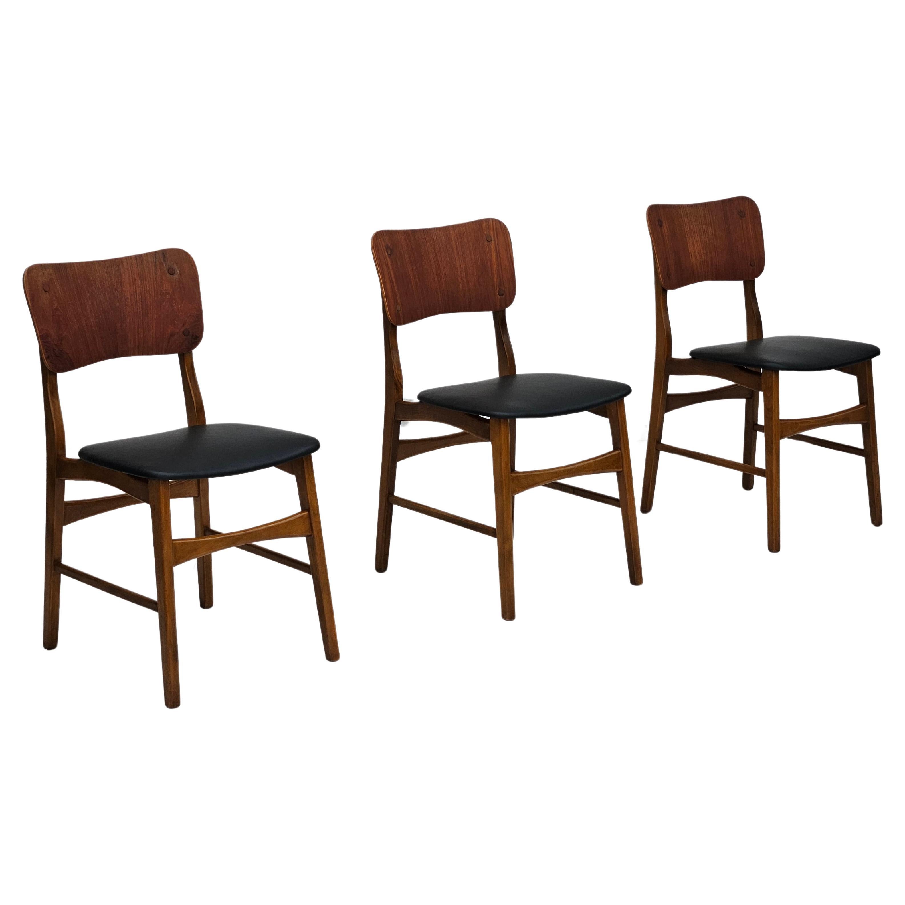 Des années 1960, design danois d'Ib Kofod Larsen, ensemble de 3 chaises de salle à manger modèle 62.