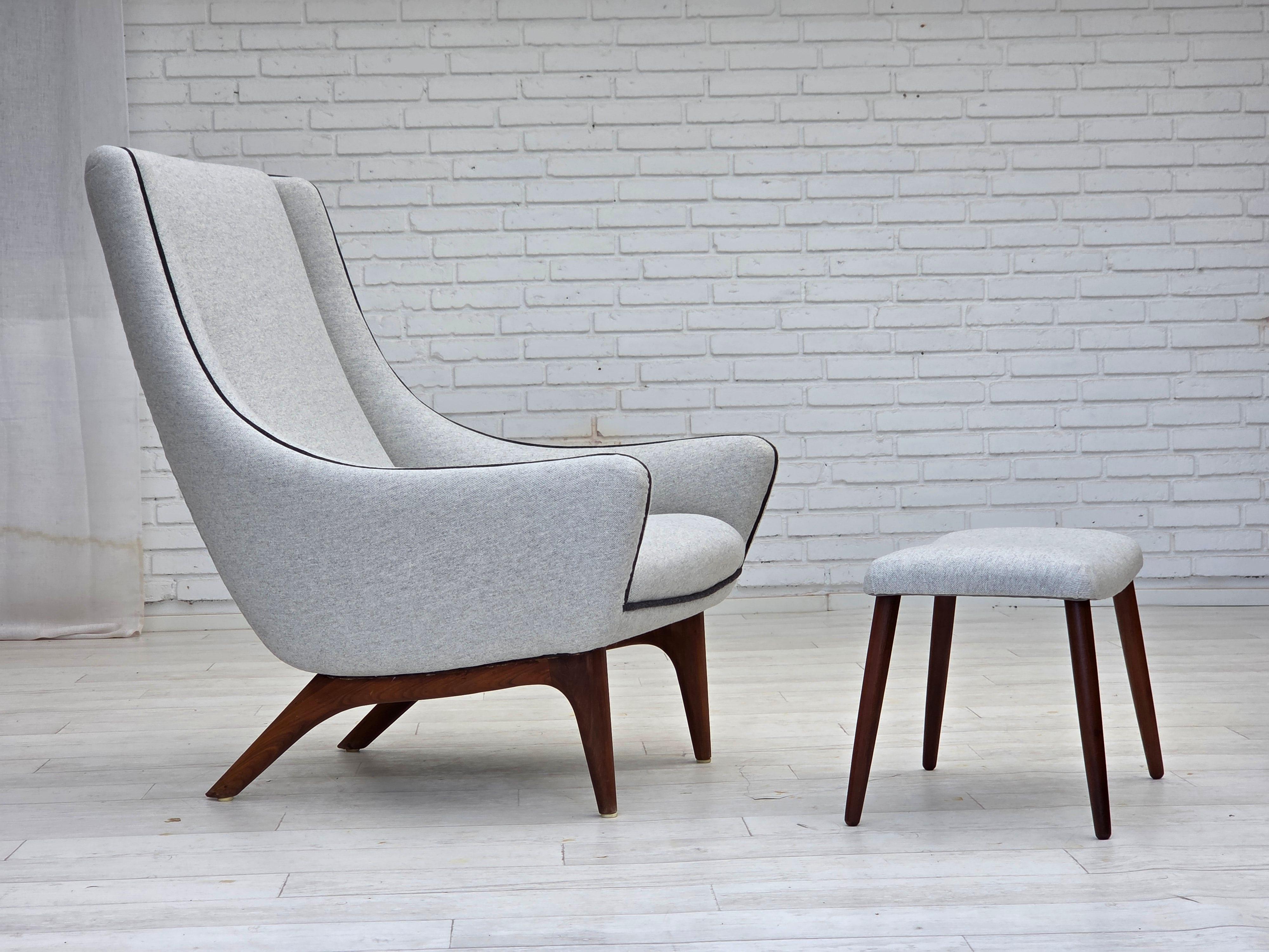 1960s, Danish design by Illum Wikkelsø, model ML 140 with stool, reupholstered. In Good Condition For Sale In Tarm, 82