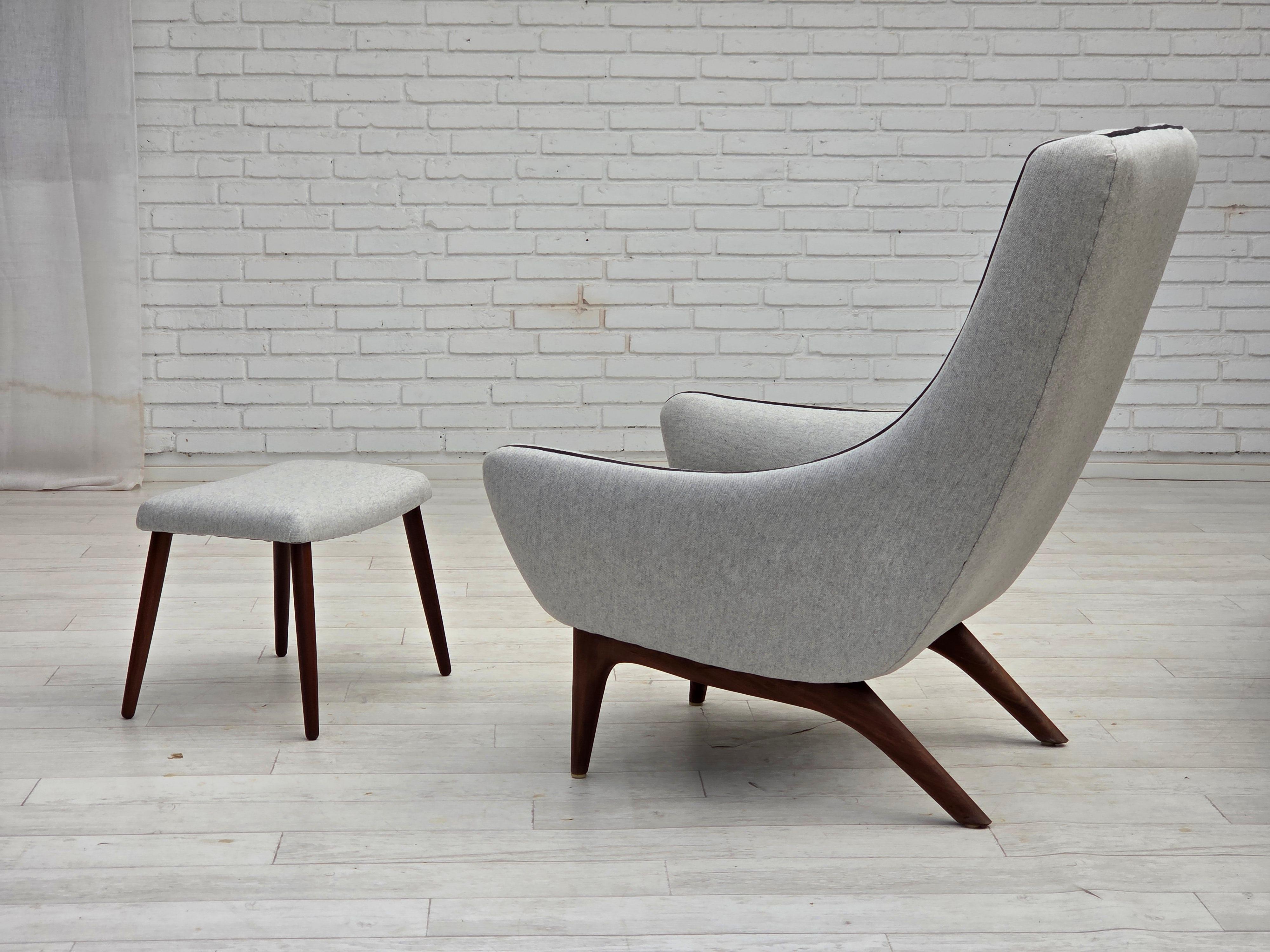 1960s, Danish design by Illum Wikkelsø, model ML 140 with stool, reupholstered. For Sale 2