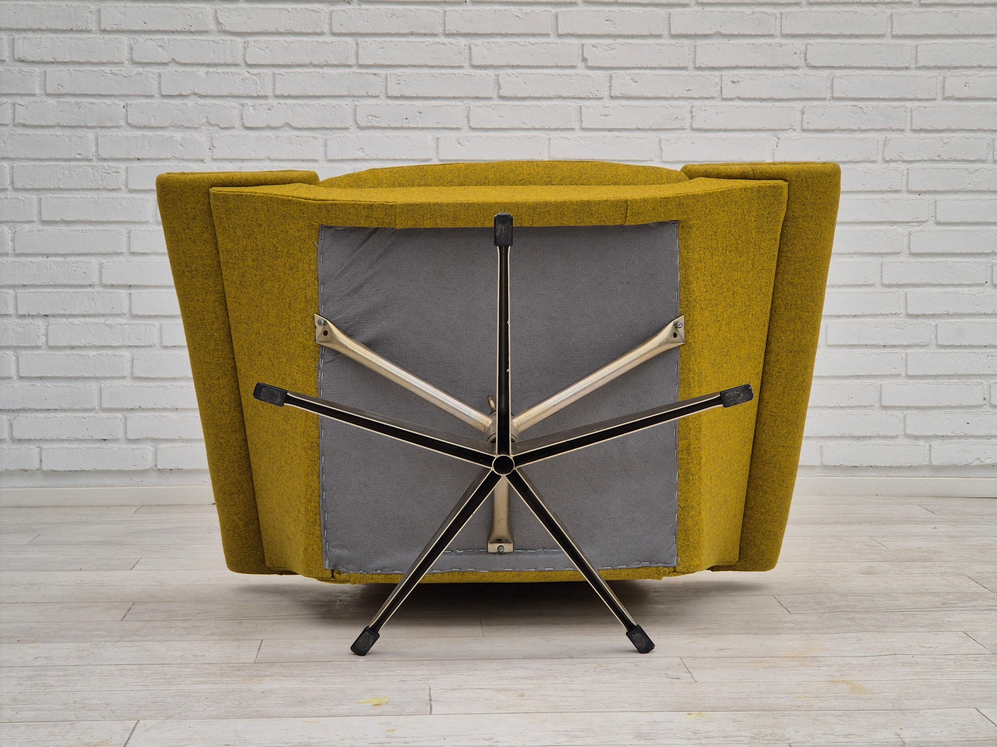 Années 1960, design danois de Johannes Andersen, fauteuil entièrement retapissé. en vente 3