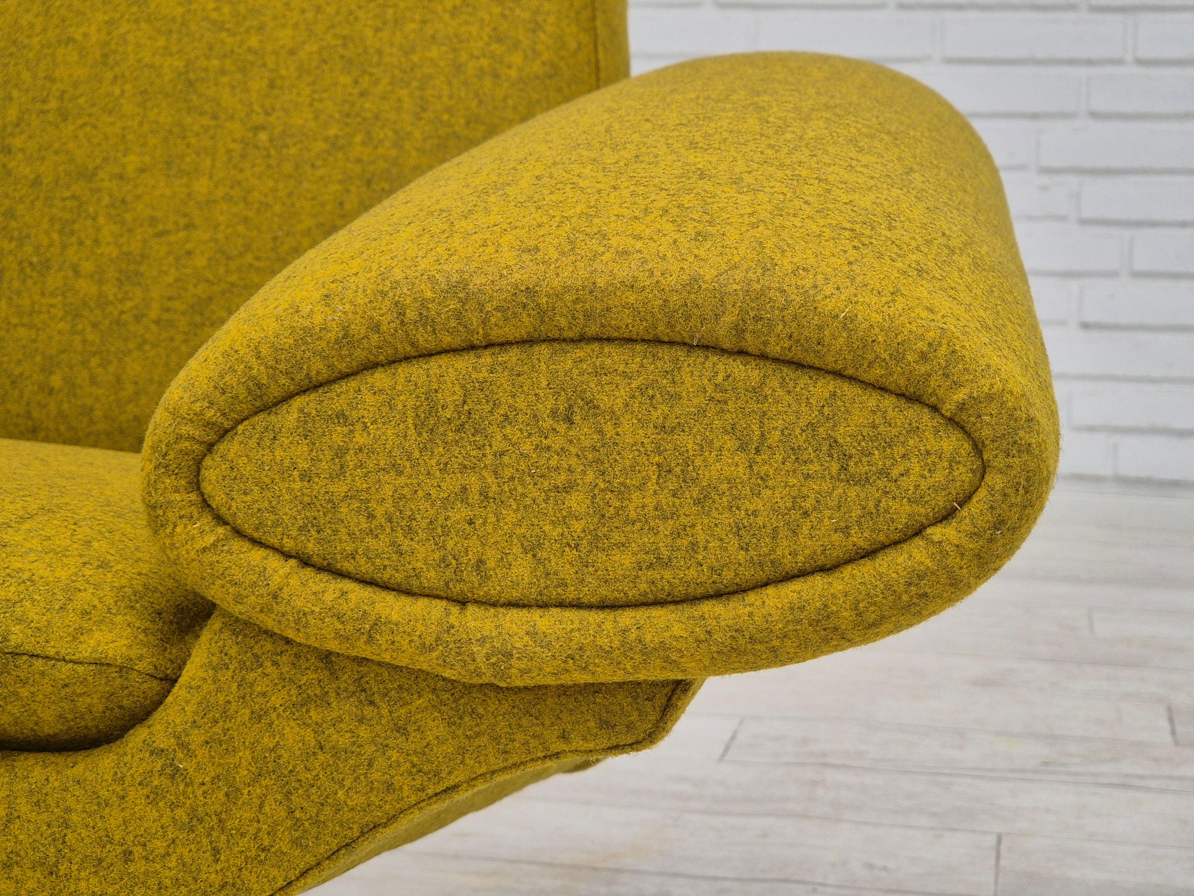 Années 1960, design danois de Johannes Andersen, fauteuil entièrement retapissé. en vente 4